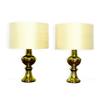 Paire de lampes  Luxus Uno & Osten dorées avec abat-jour en soie.