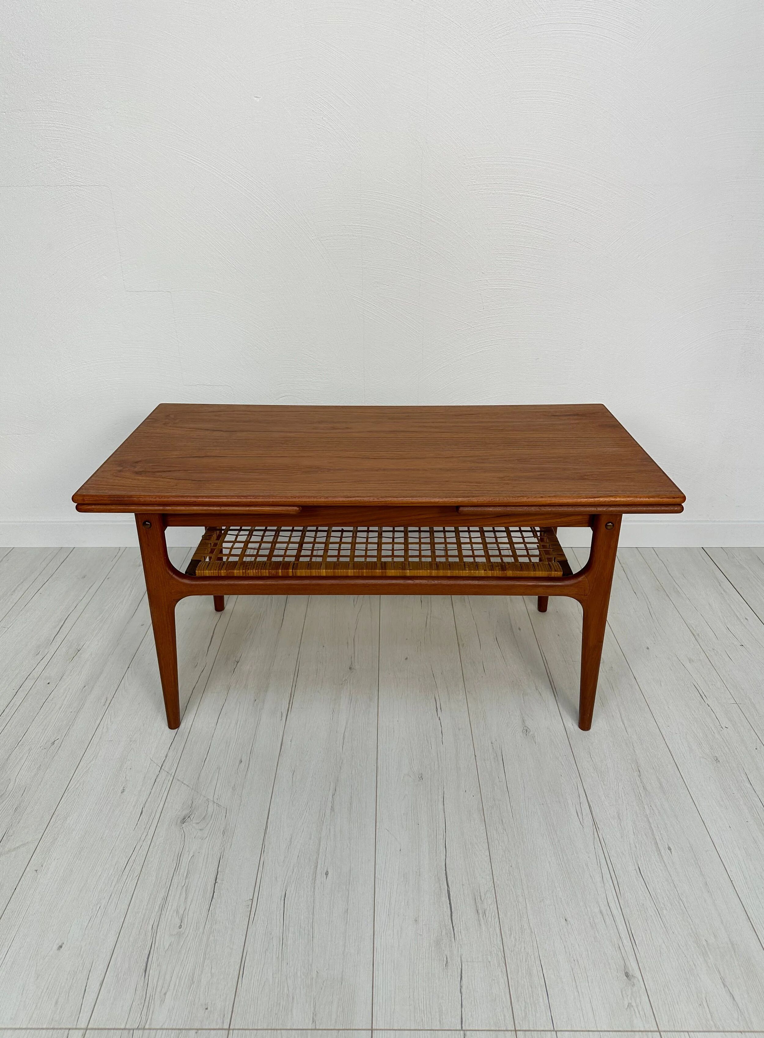 1960s vintage Danish mid-century extendable teak coffee table by Trioh Møbler