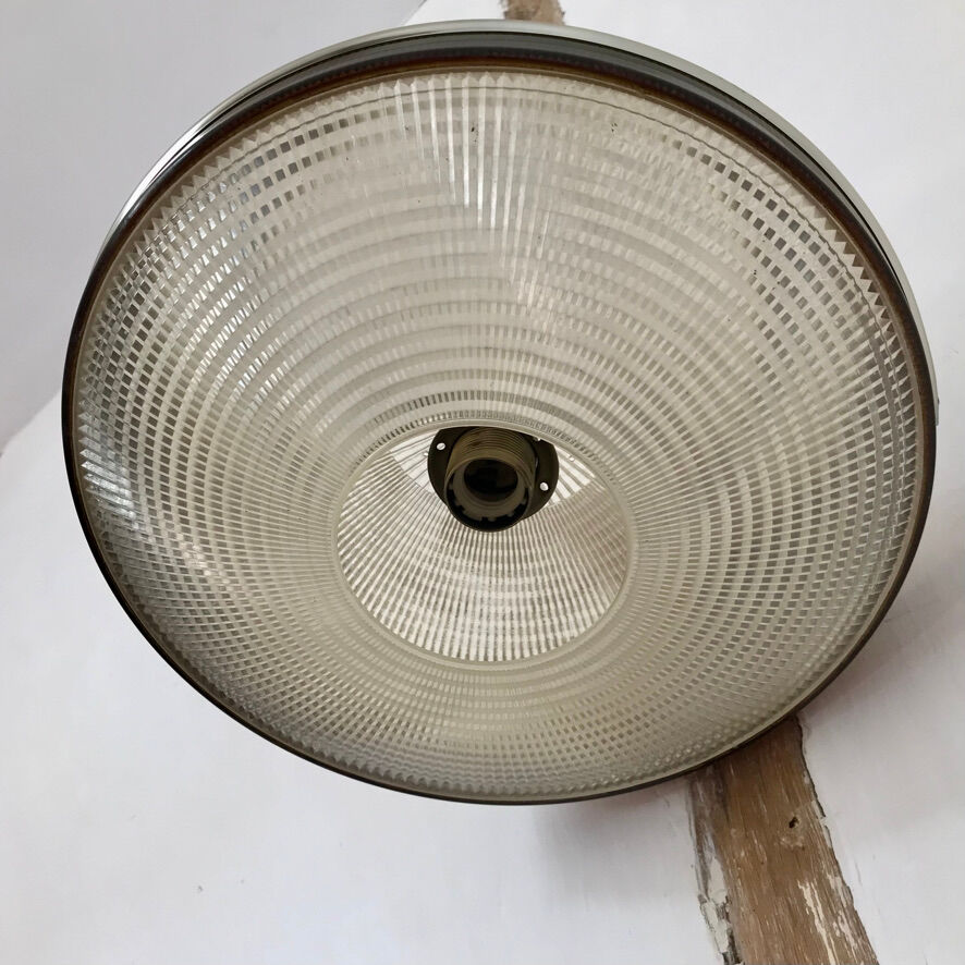 Resin UFO suspension