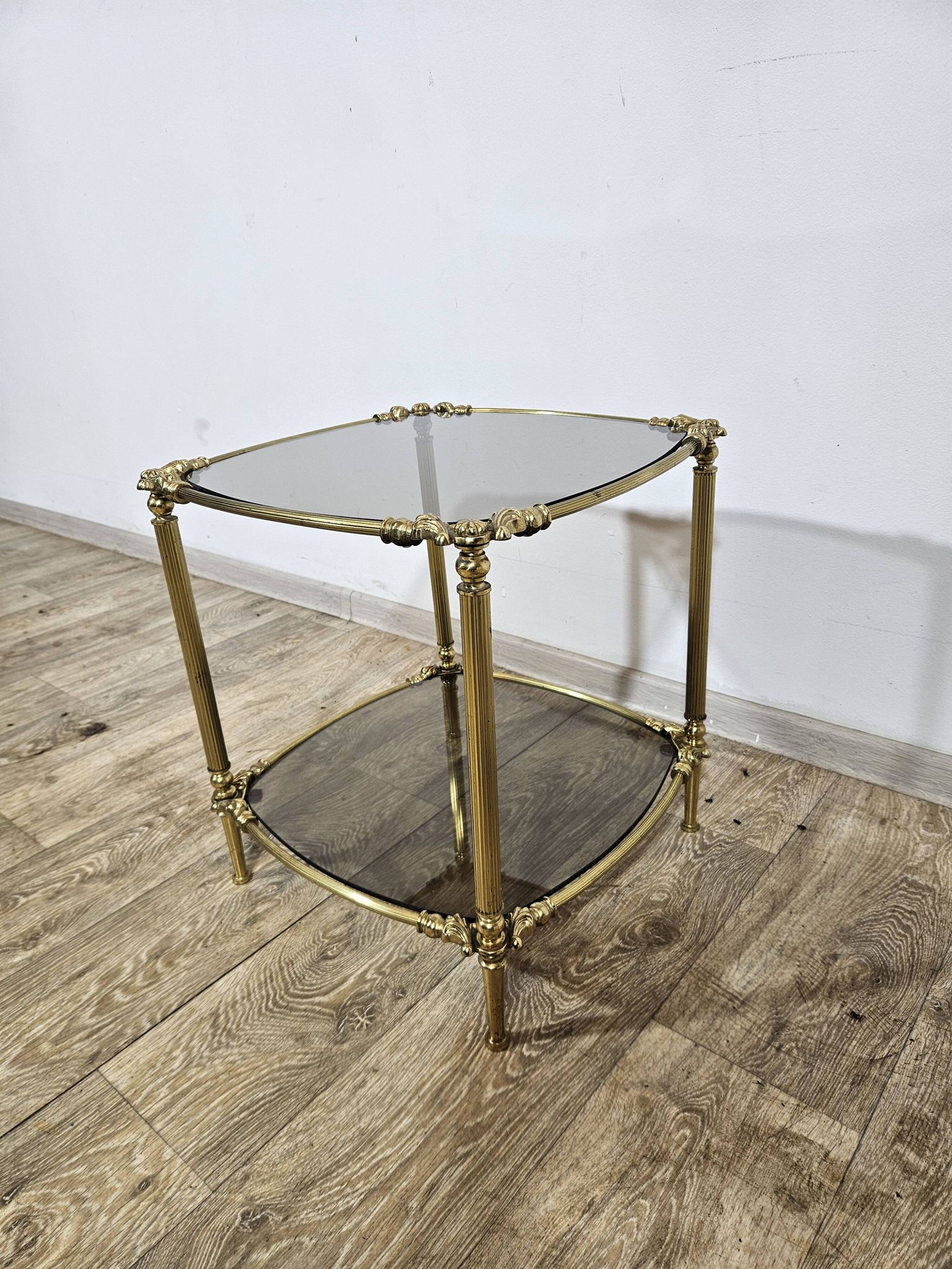 Table d'appoint en laiton, France, années 1950.