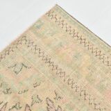 Tapis d’Anatolie ancien tons pastel rose poudré et vert, 231x330 Cm