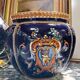 Gien : Cache-pot en faïence émaillée à décor héraldique – style Renaissance
