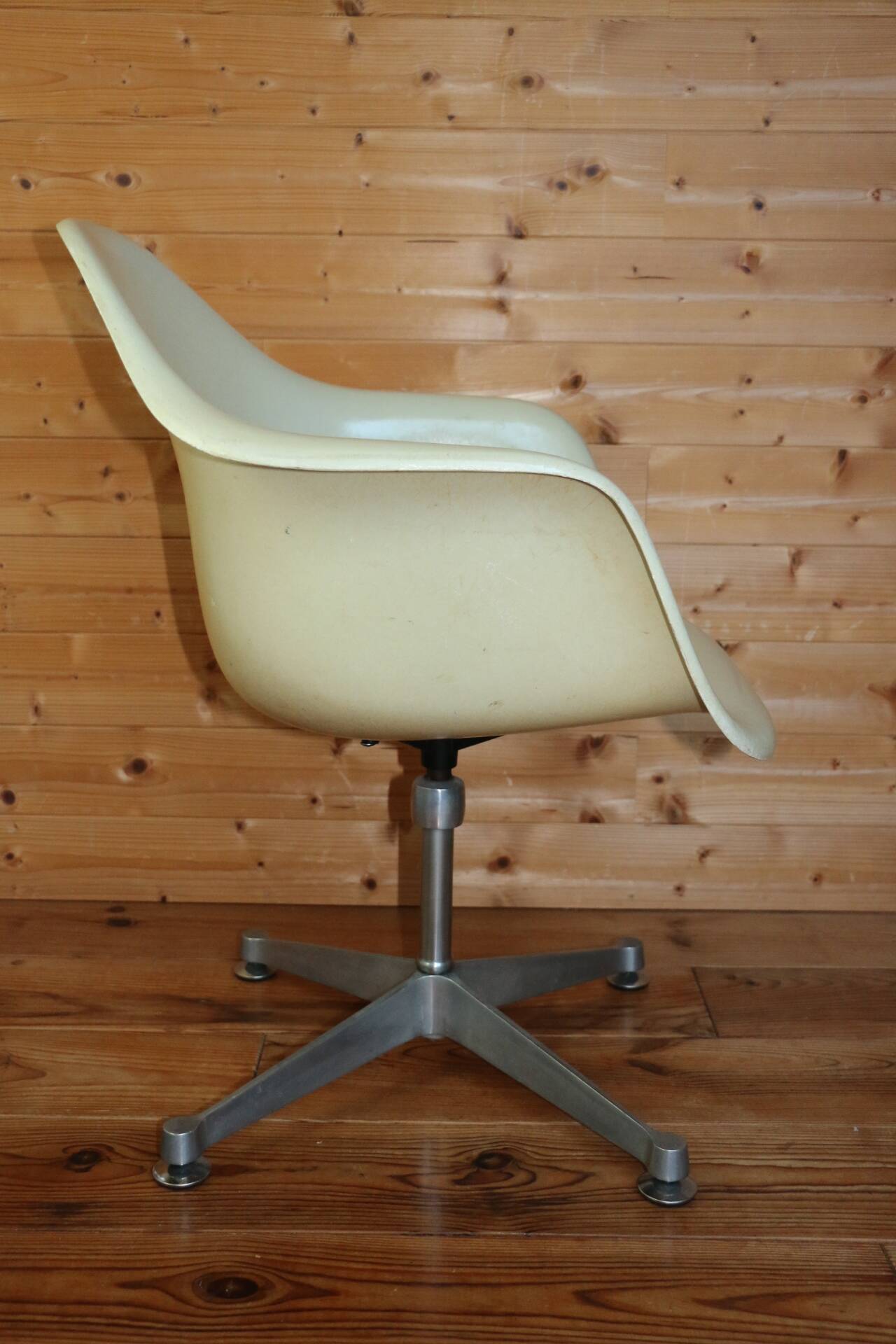 EAMES shell armchair white Herman Miller