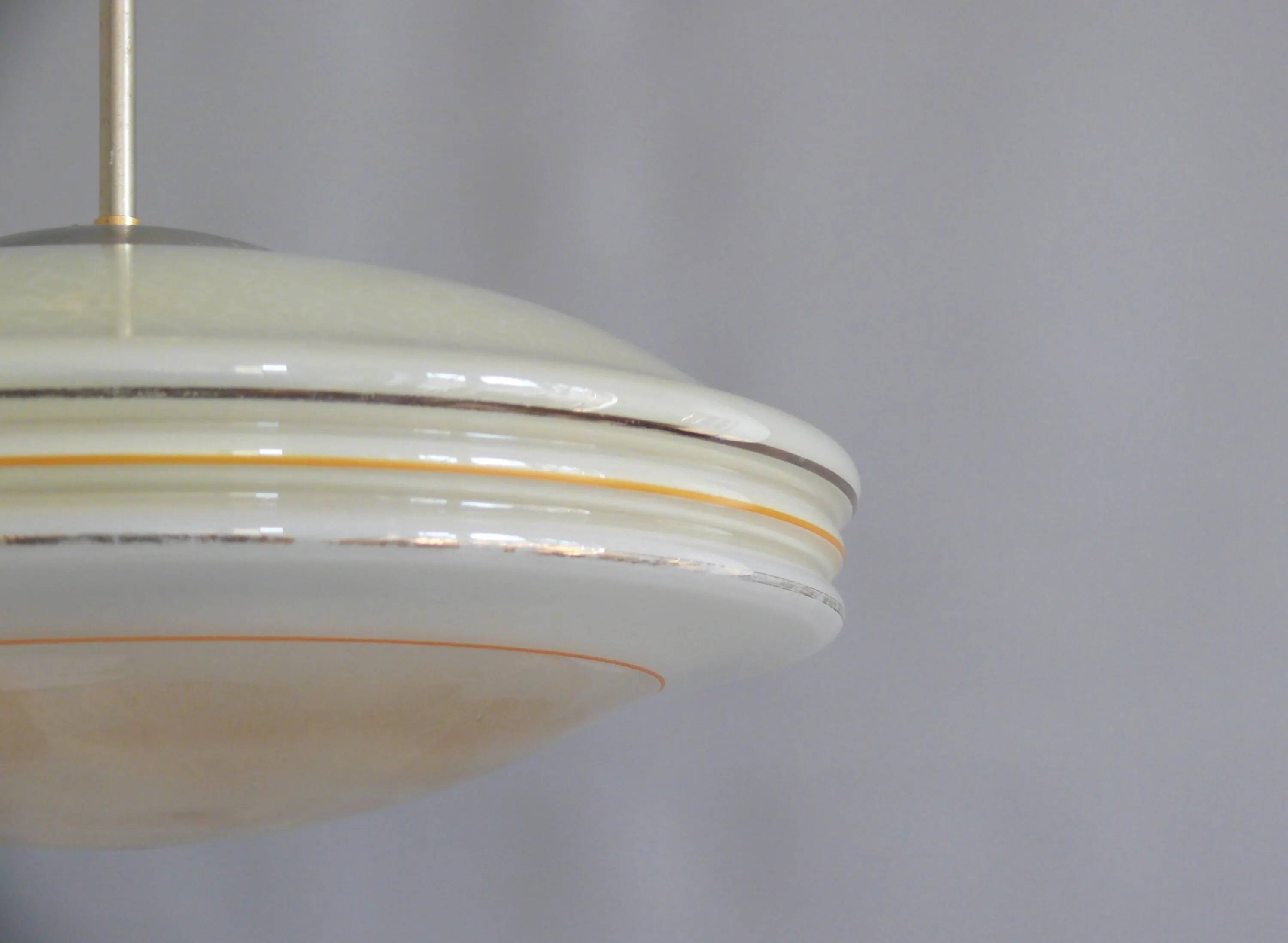 Suspension beige Art Déco, style soucoupe volante, lustre en laiton - années 1940-1950