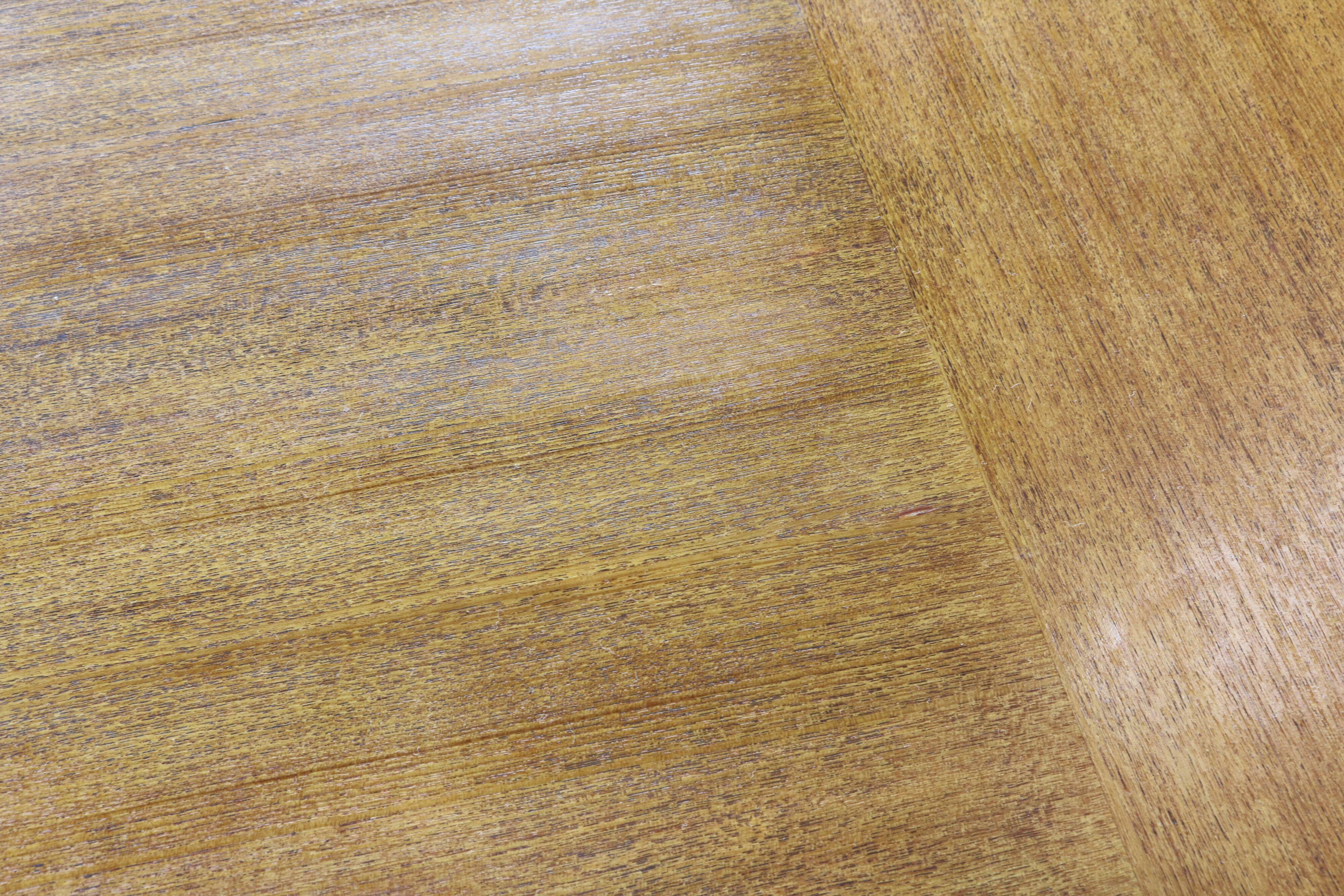 Table à café / salle à manger italienne de milieu de siècle par Borsani.