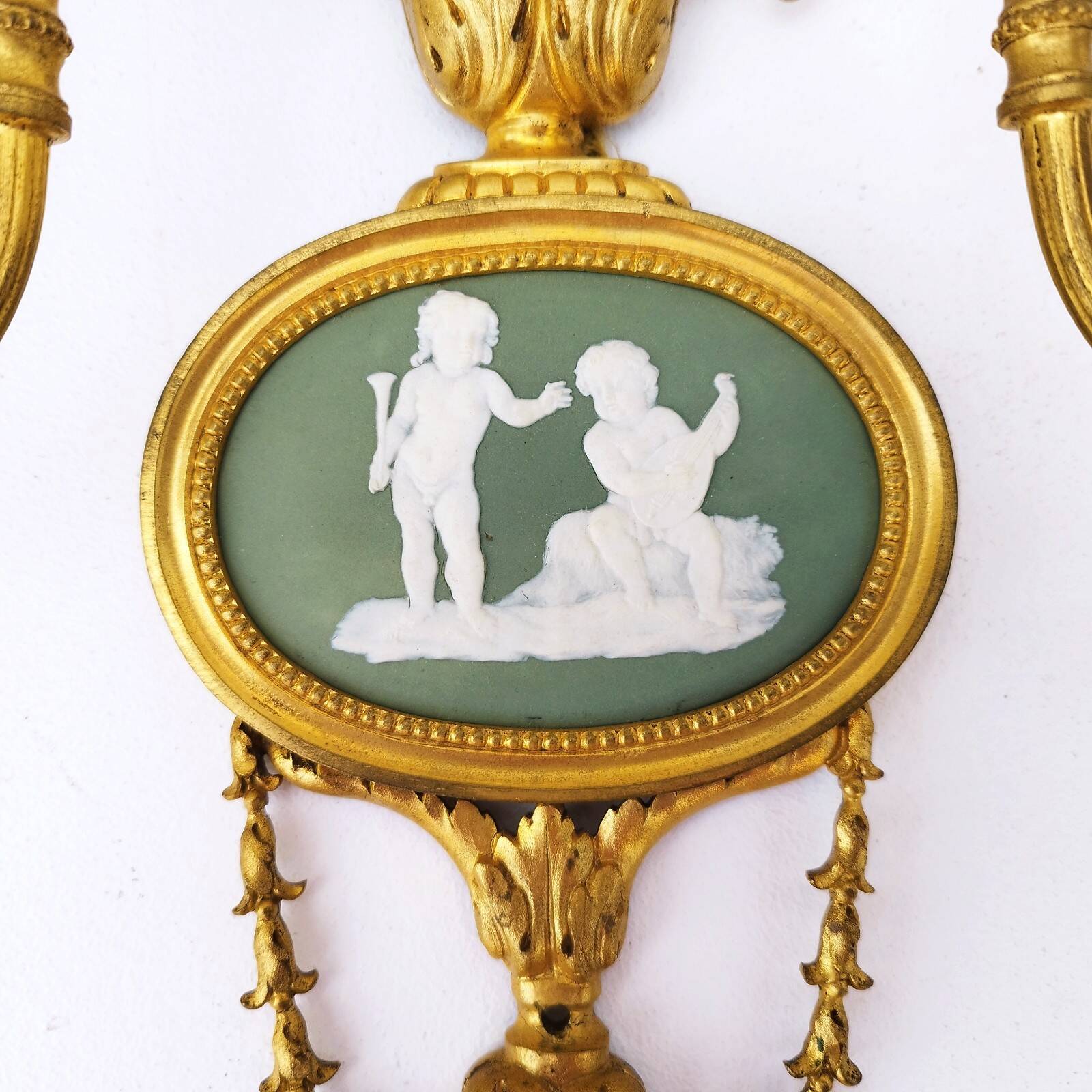 Paire d’appliques bronze doré Wedgwood