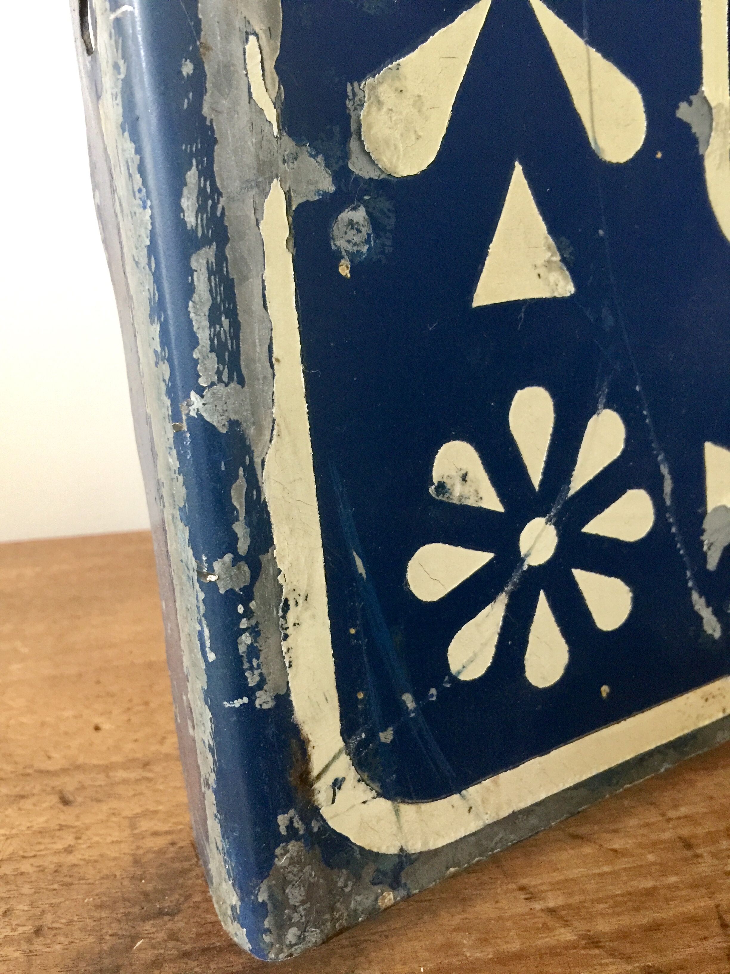 Two-sided iron plate Hotel and pottery