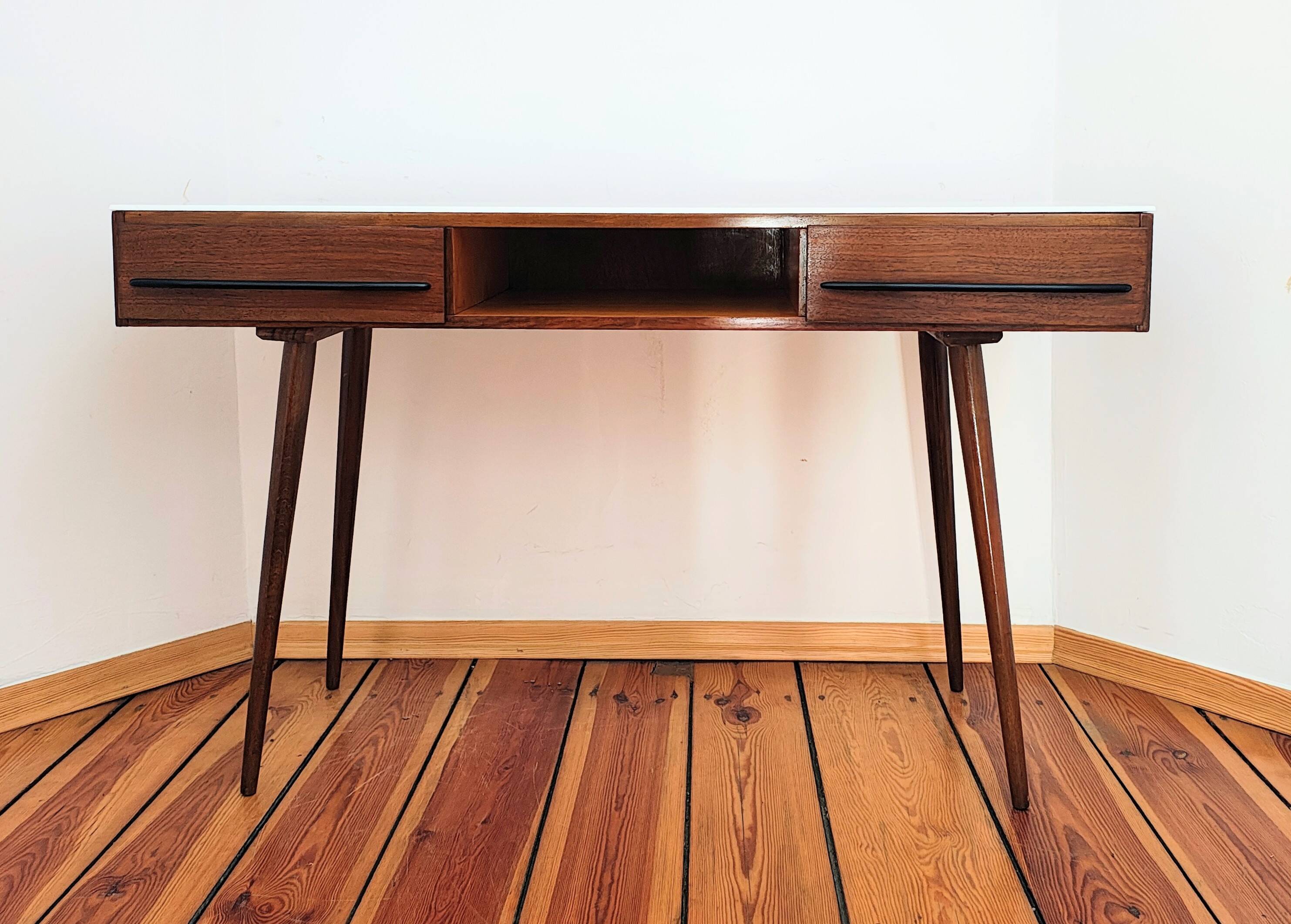 Bureau par M. Pozar pour Up Závody, ancienne Tchécoslovaquie, années 1960.