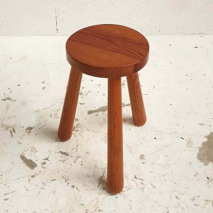 Tabouret tripode en pin massif