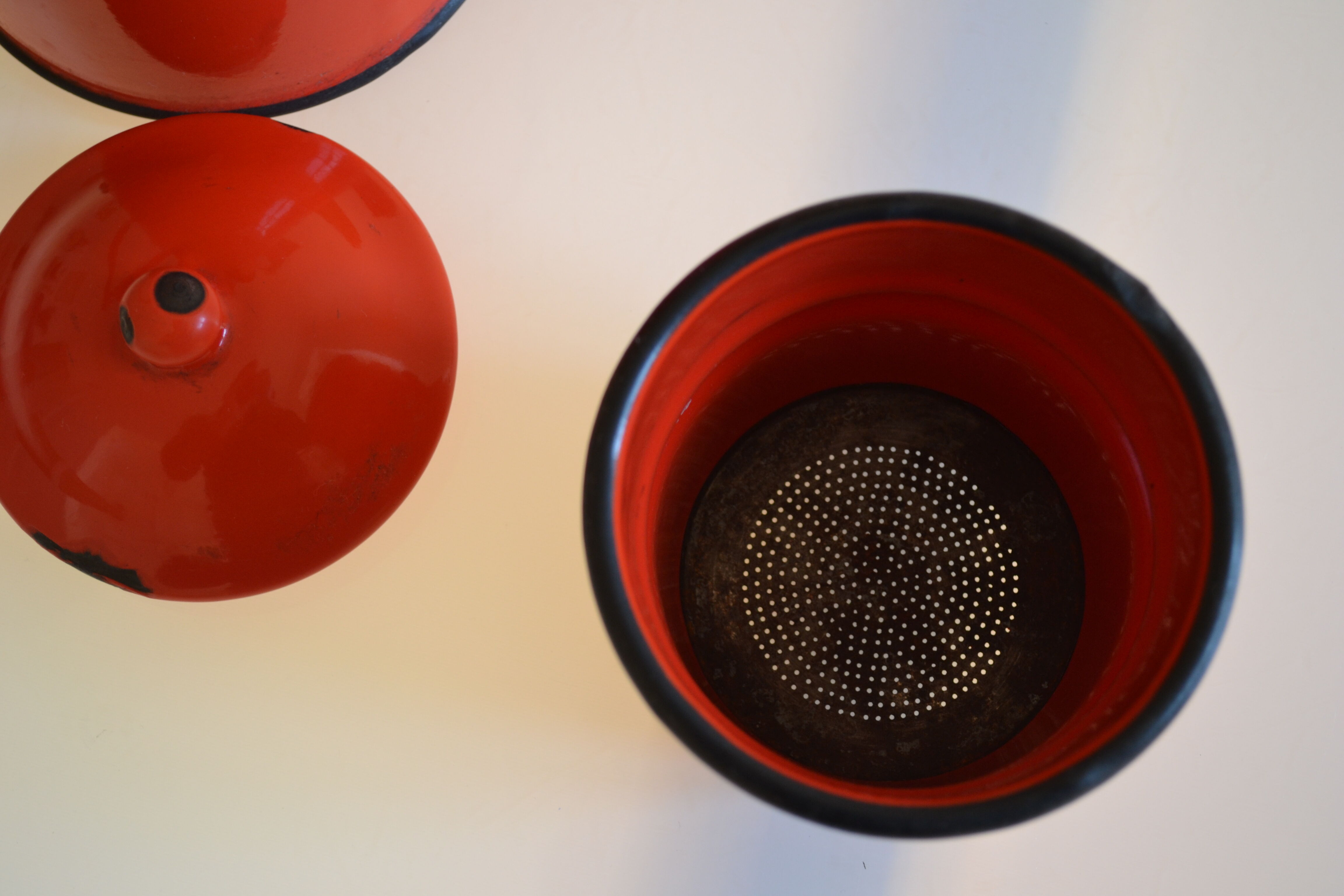 Vintage coffee maker in red and black enamelled sheet