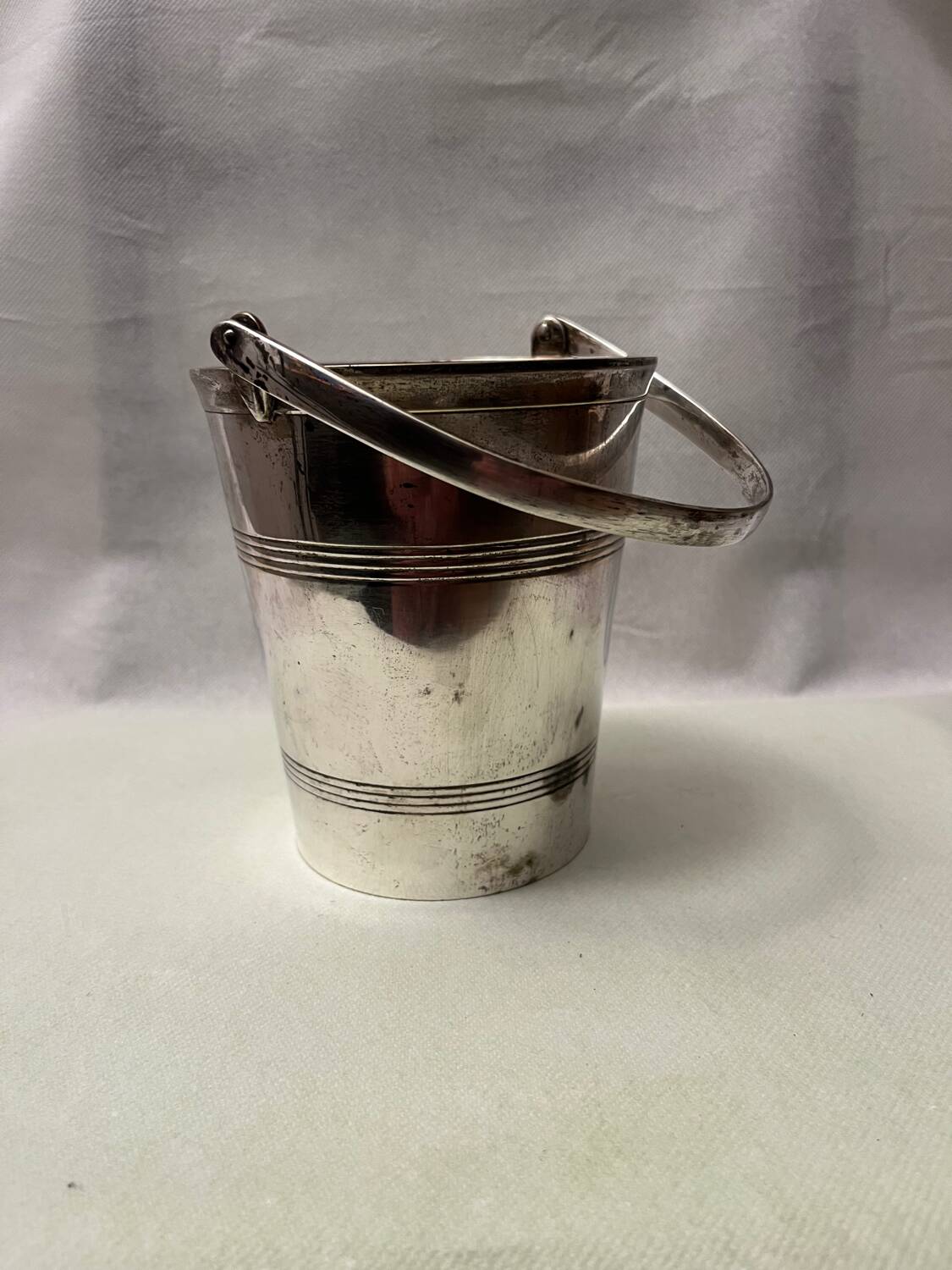 Silver-plated metal ice bucket