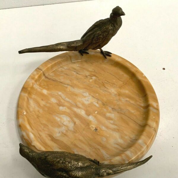 Vide poche en marbre a décor d'oiseaux en bronze XX siècle