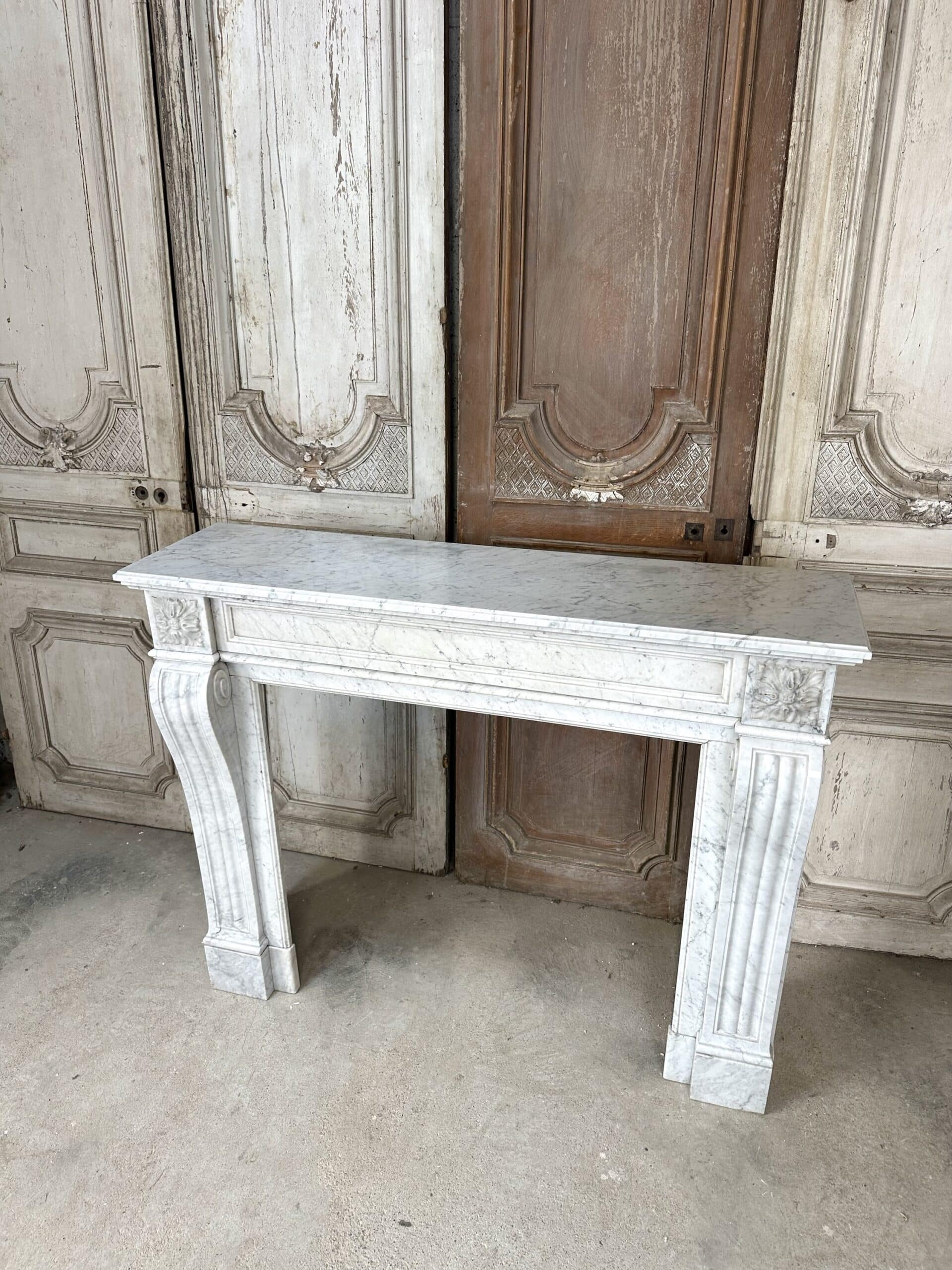 Cheminée en marbre blanc de carrare style Louis XVI vers 1890