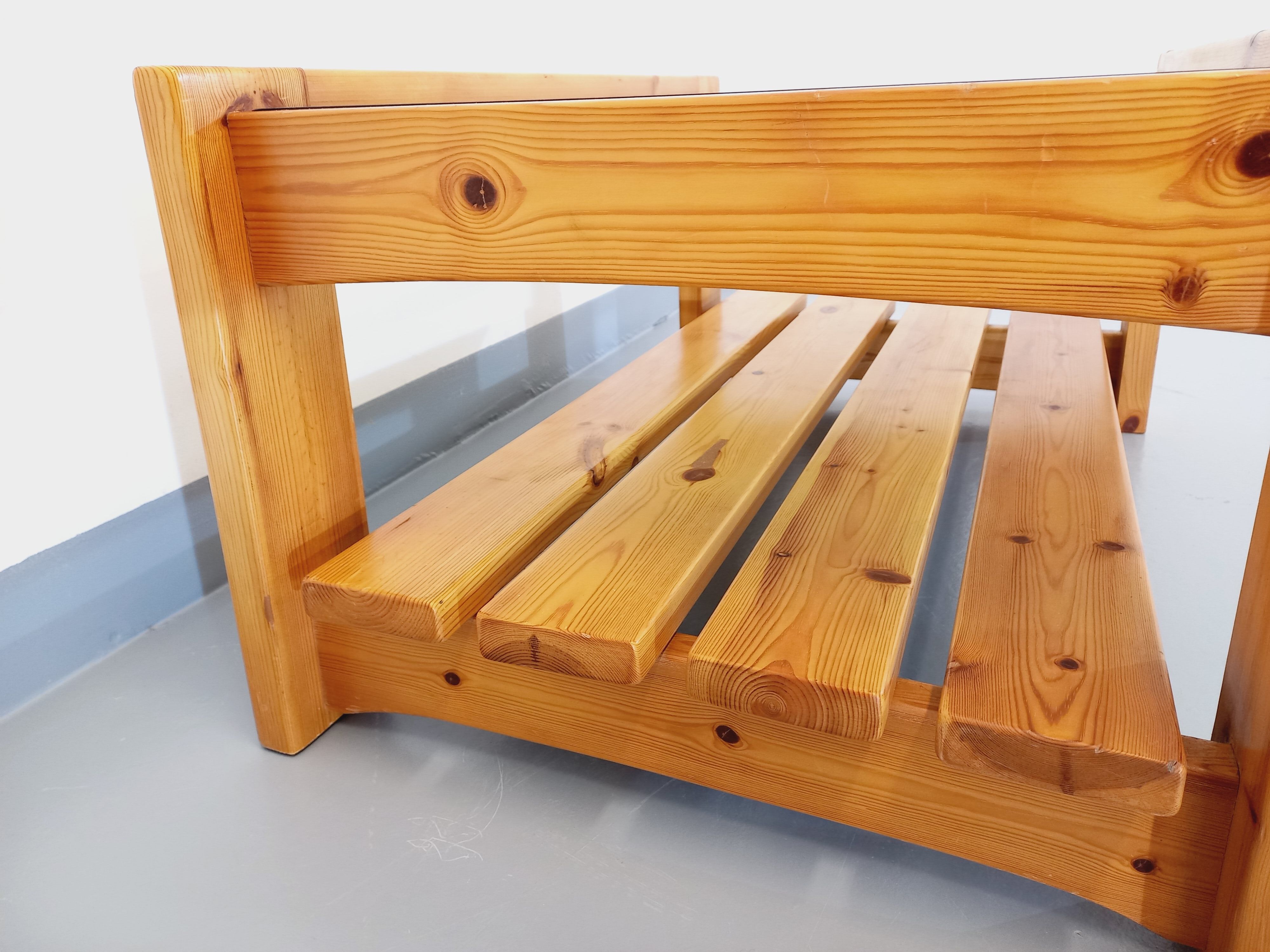 Table basse vintage en pin et verre fumé des années 70 80