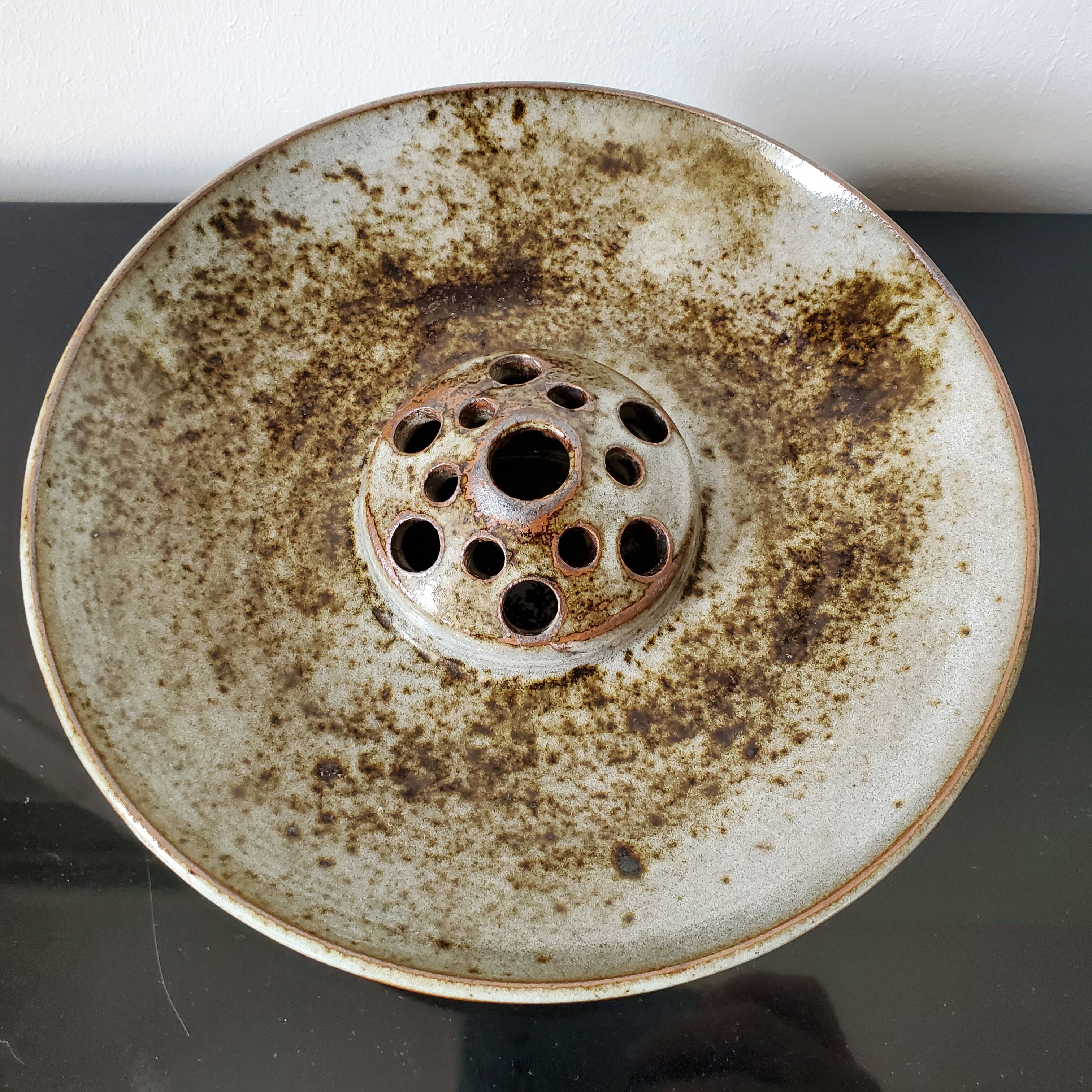 Cup pique flowers in sandstone signed