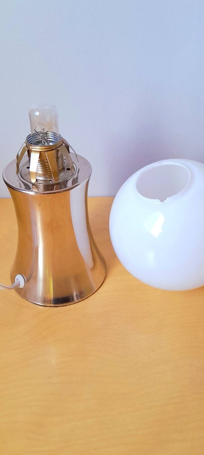 Pair of chromed metal and opaline lamps, 1980.