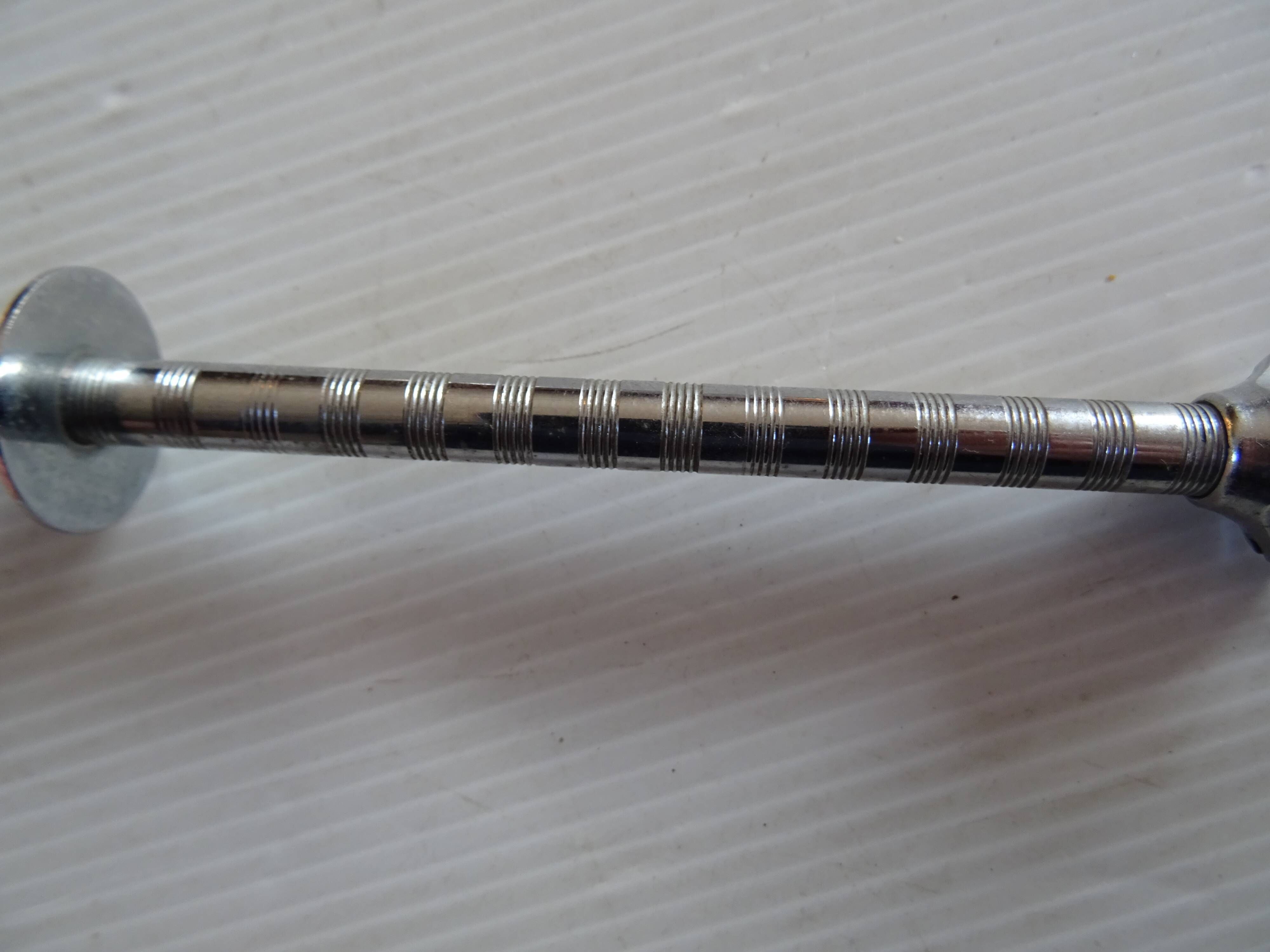 Large Sugar or Ice Pinch 19 cm streaked handle in vintage stainless steel circle