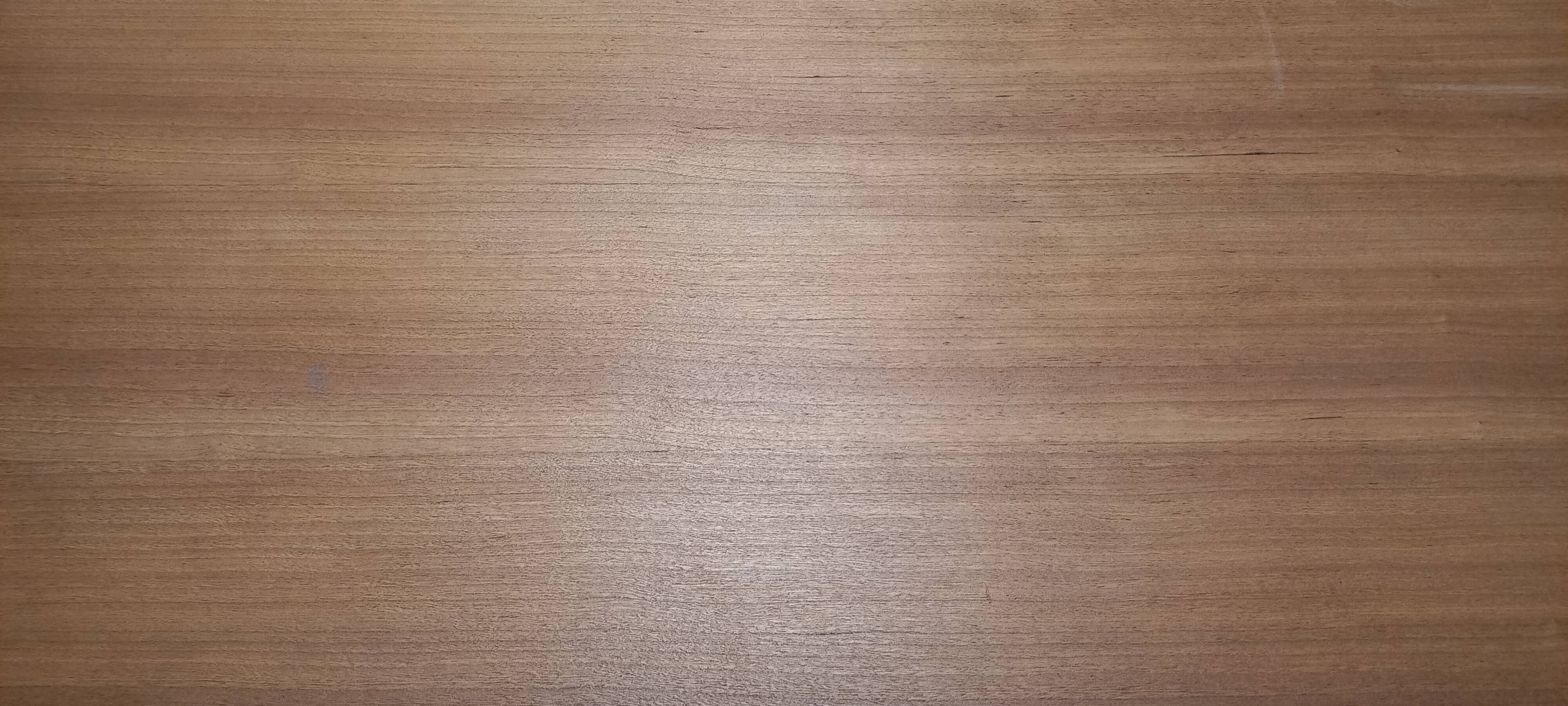 White and wood Bibus