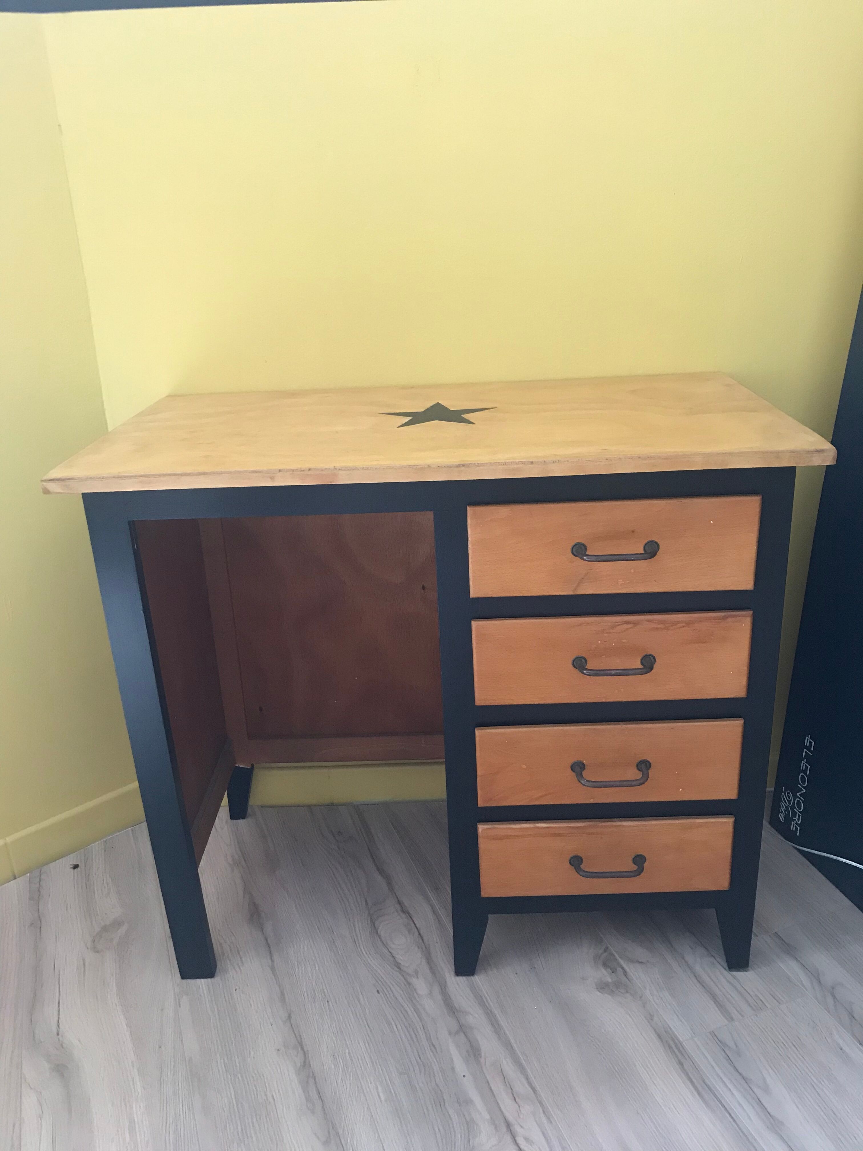 Star child desk