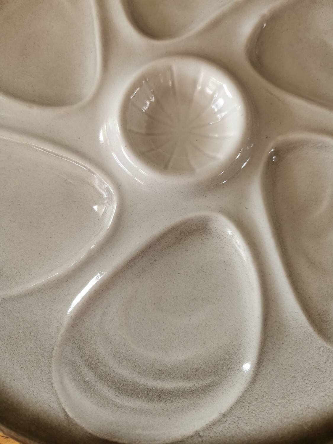 6 assiettes à huîtres vintage en barbotine