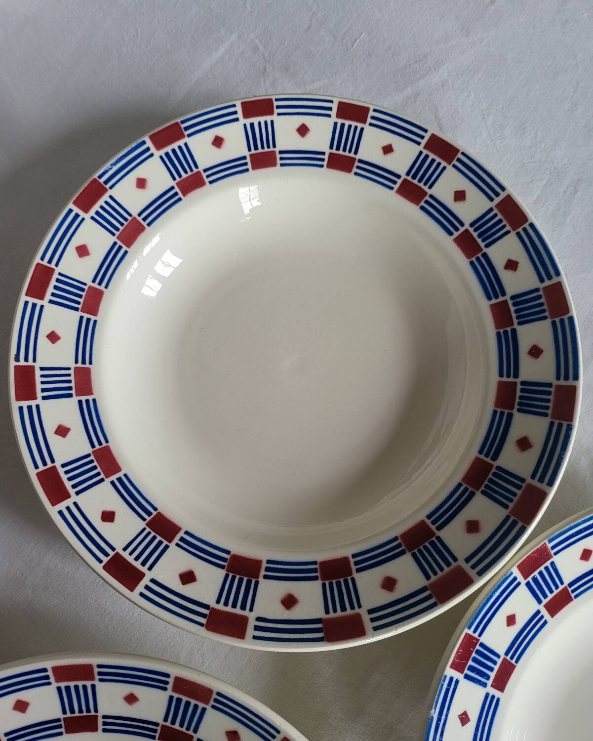 Set of 4 Vincennes earthenware soup plates, Paris.