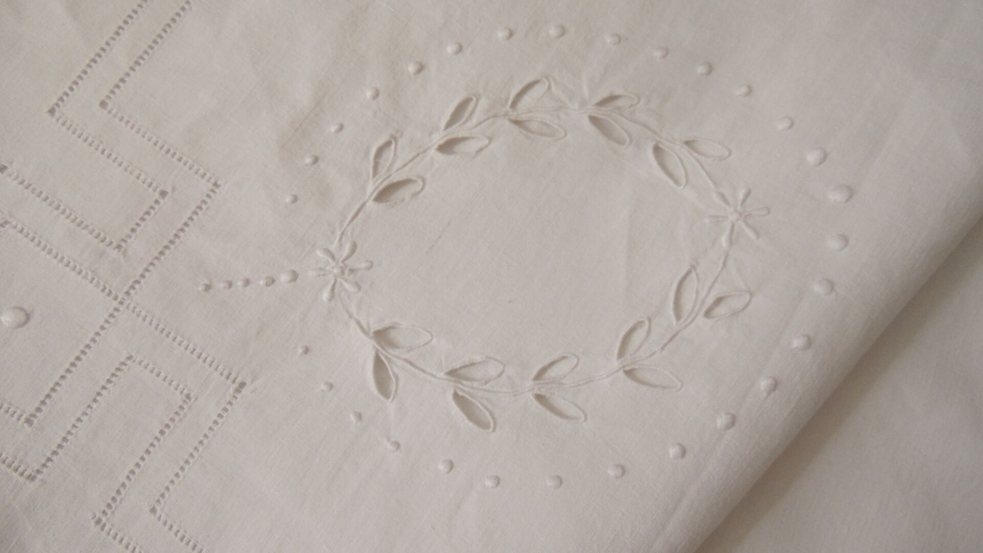 Former embroidered sheet monogram MP embroidery open day row sheets 320 x 200 cm