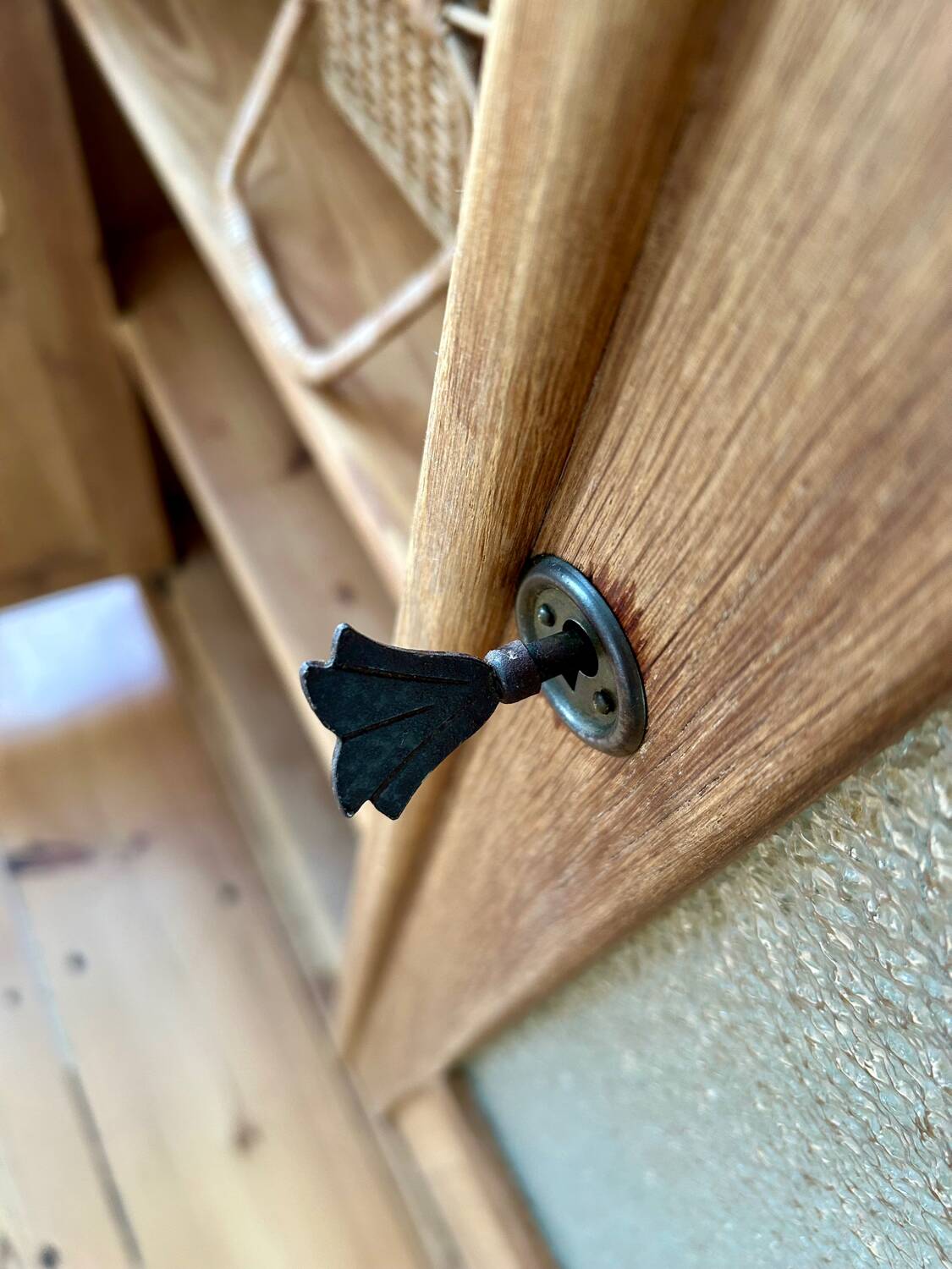 Armoire vitrée en chêne brut (rénovée)