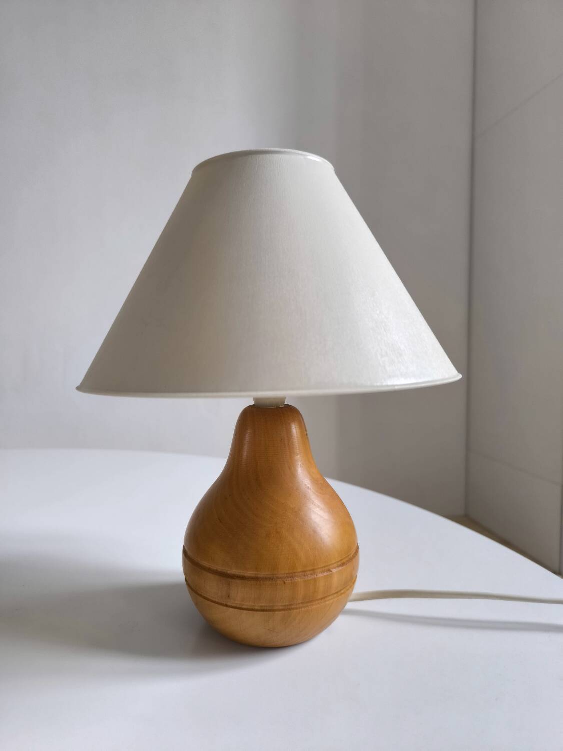 Wooden ball table lamp
