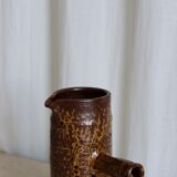 Carafe en grès texturé