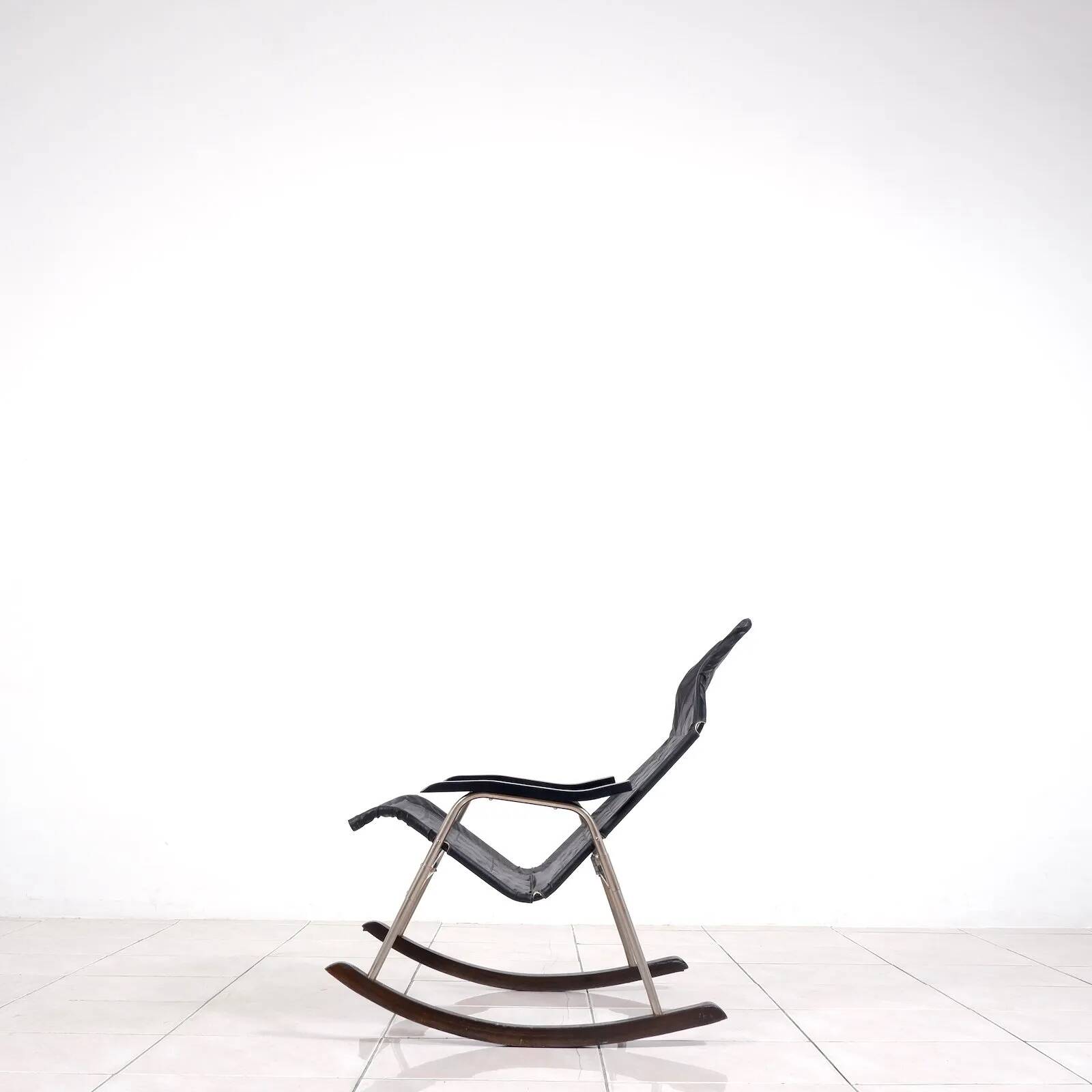 Foldable rocking chair by Takeshi Nii