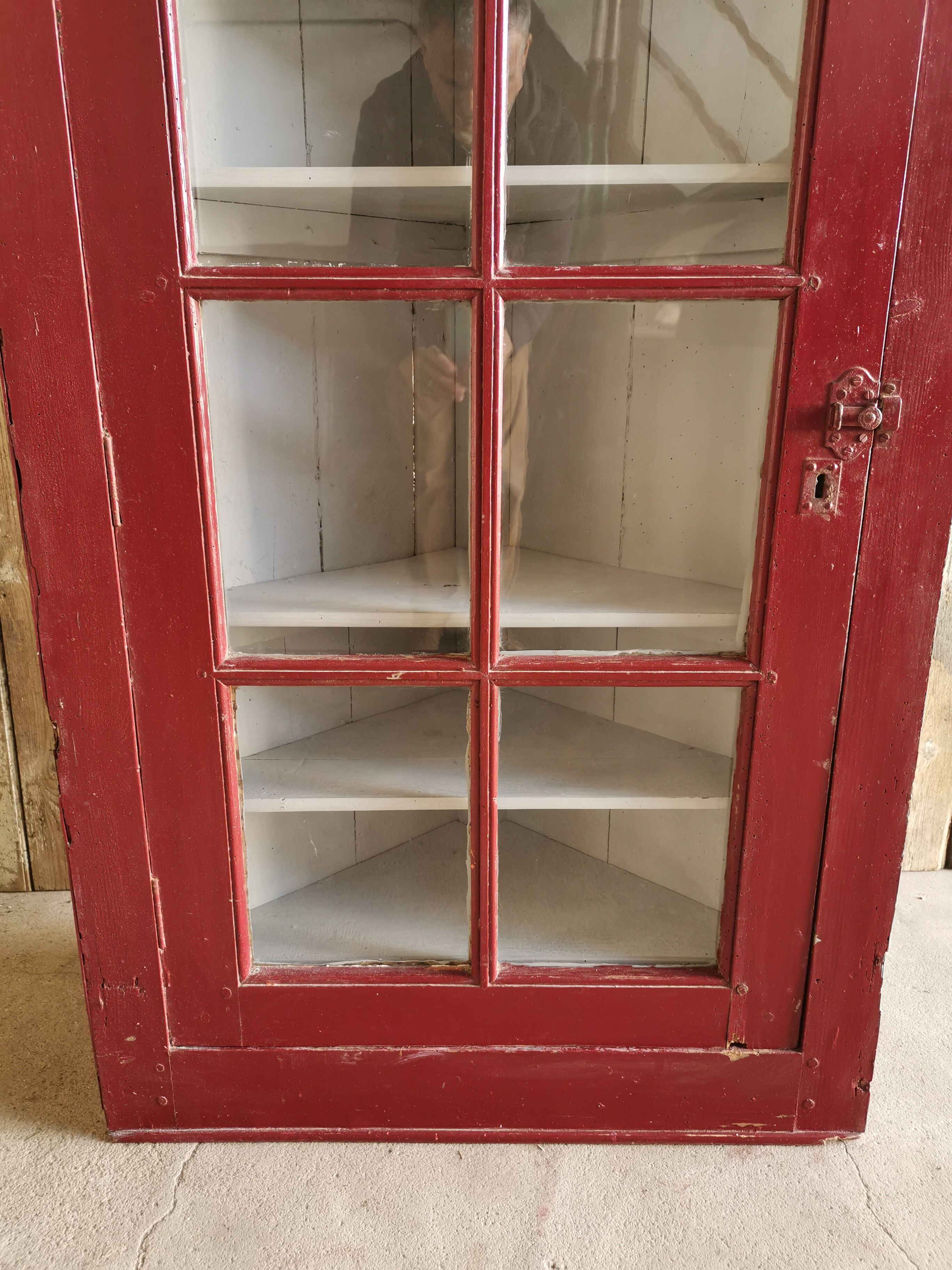 Vitrine de mercerie, encoignure