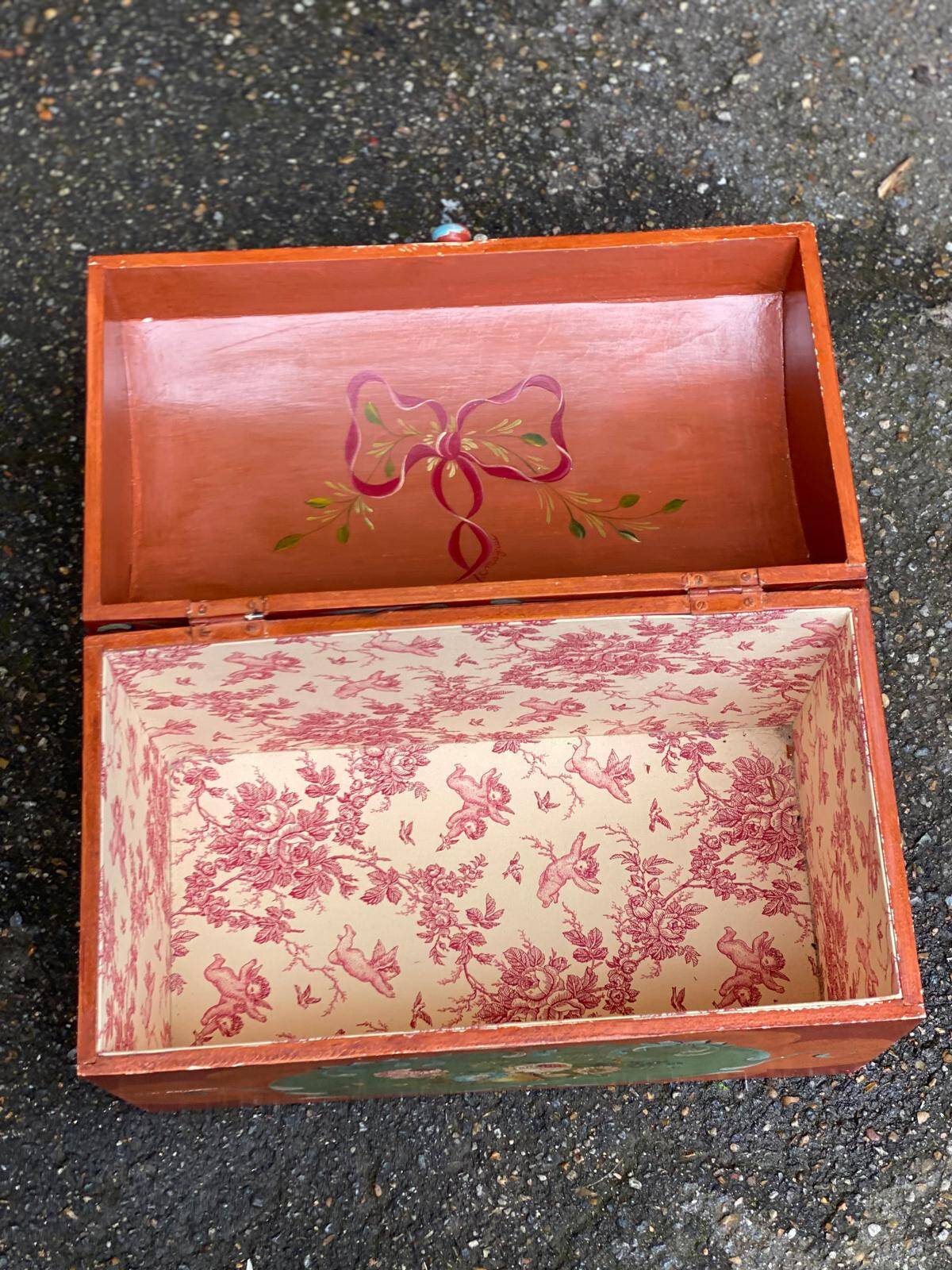Small Chinese orange wooden flowered jewelry box