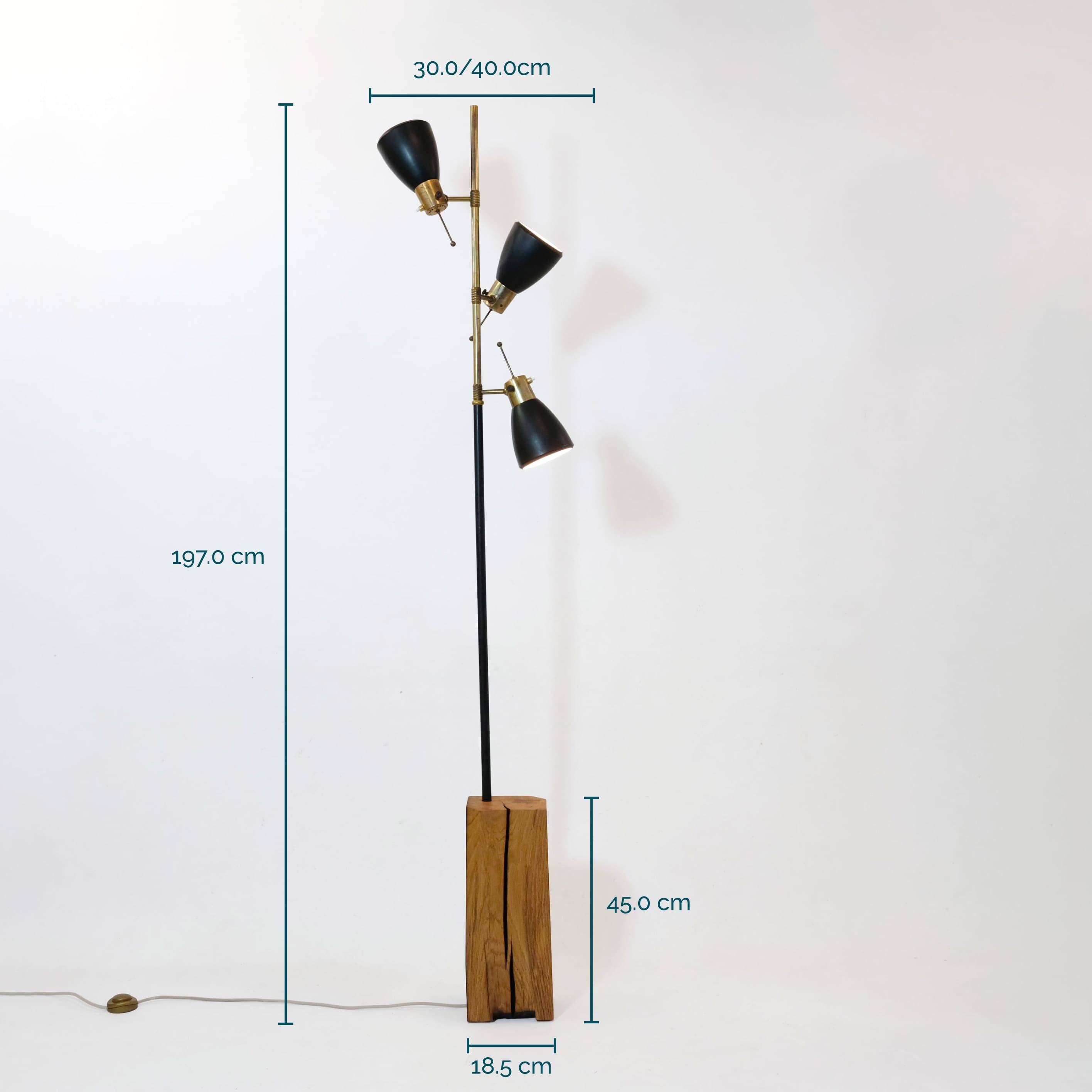 Large 3-light floor lamp in metal, brass and solid wood, 197cm.