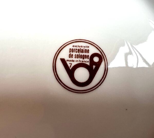 12 assiettes blanches motifs fleurs de pommier porcelaine de Sologne