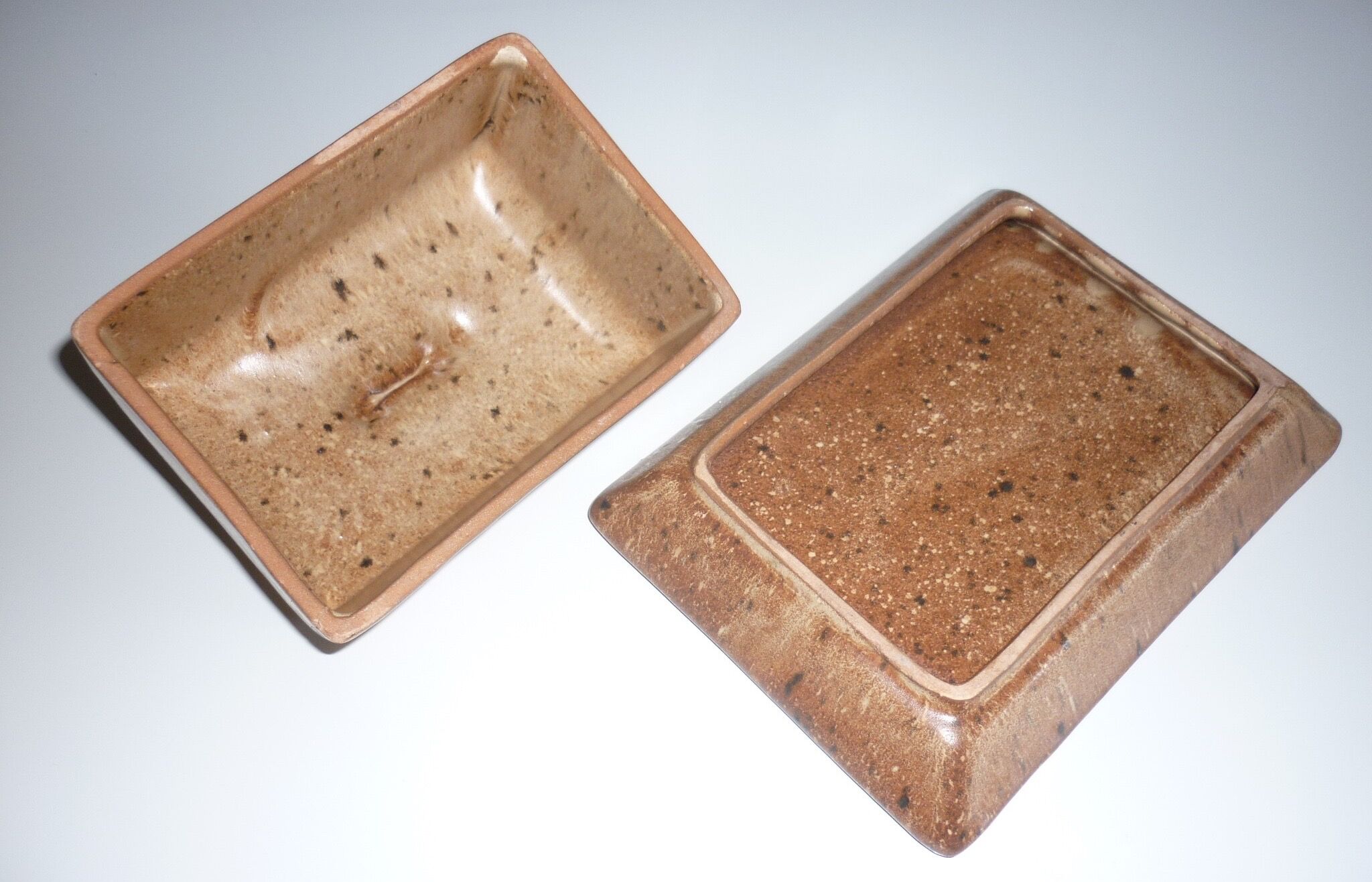 Sandstone butter with lid