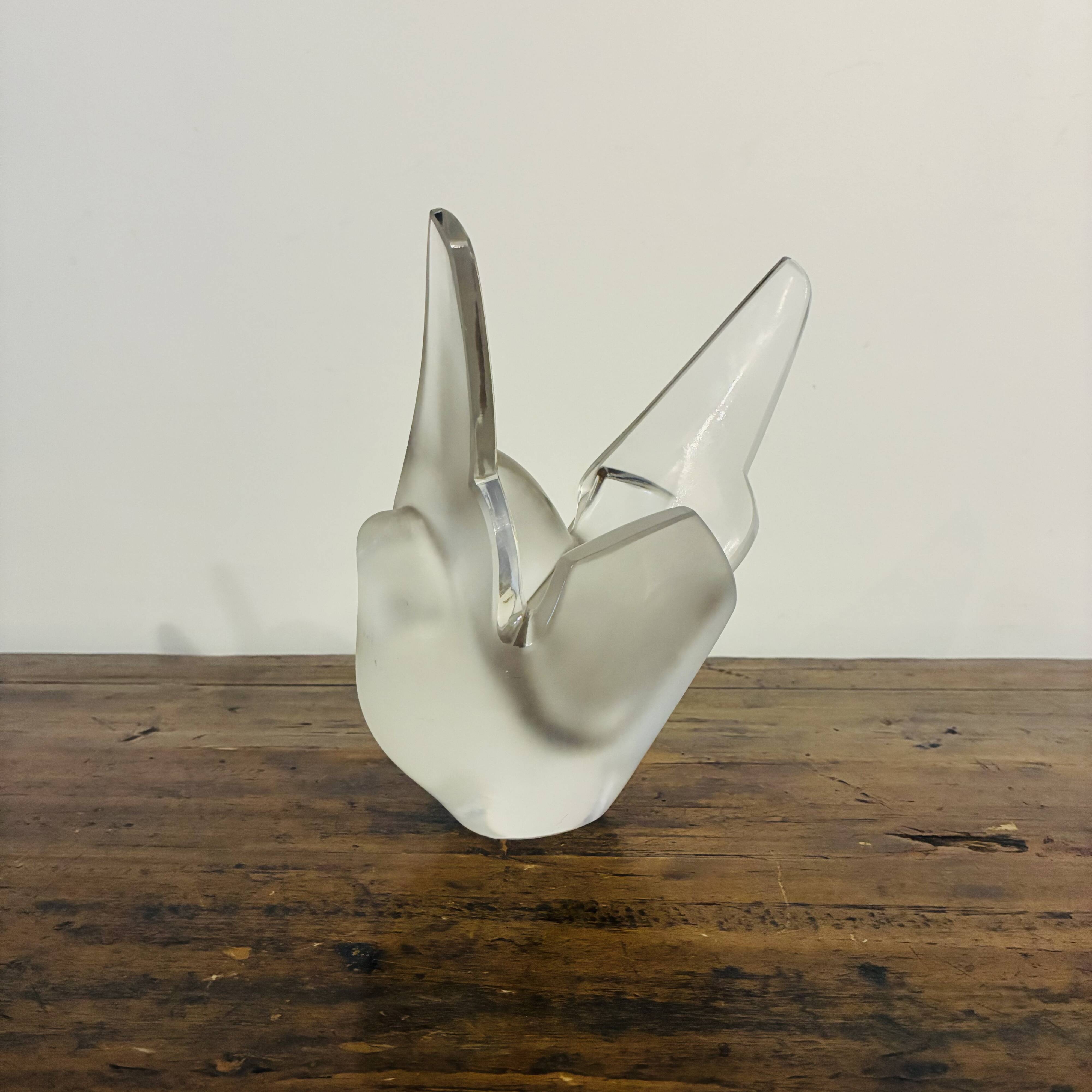 Lalique "sylvie" — dove vase in satin and polished pressed crystal