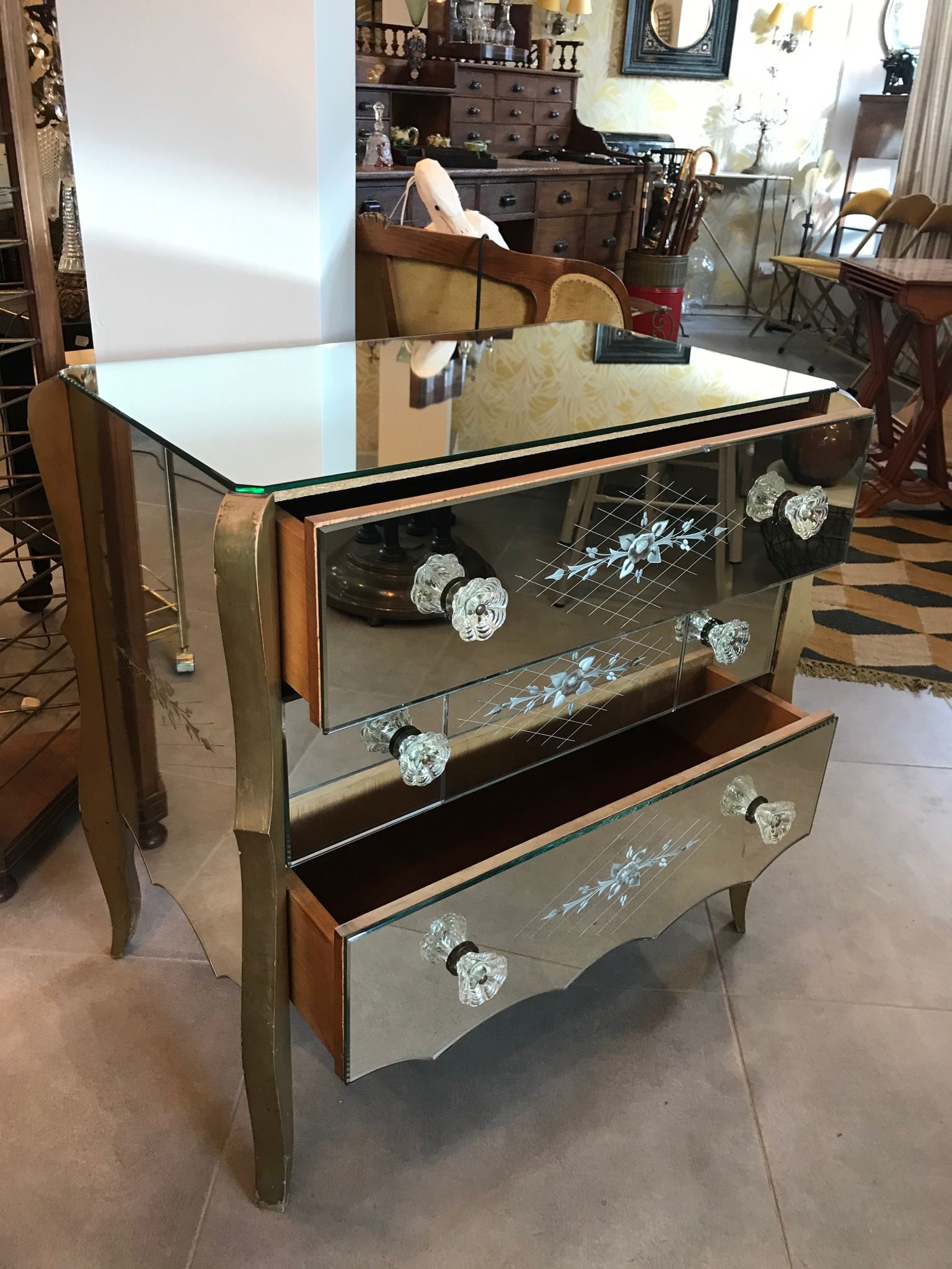 Belle commode miroir Vénitienne