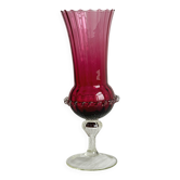 Vase en verre translucide sur pied
