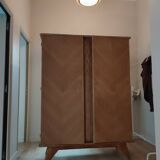 Armoire pieds compas