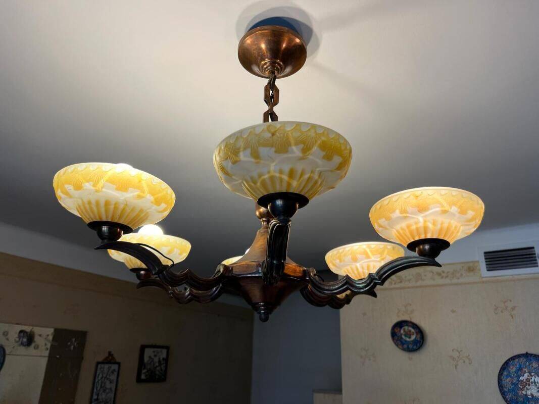 Art deco chandelier in copper with 6 glass tulips.