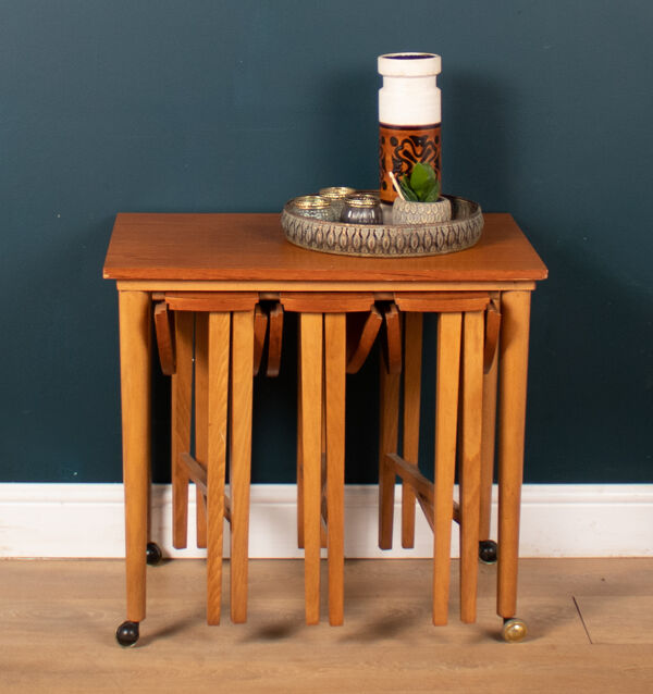 Ensemble de table et deux tabourets en teck des années 1960 par Poul Hundevad