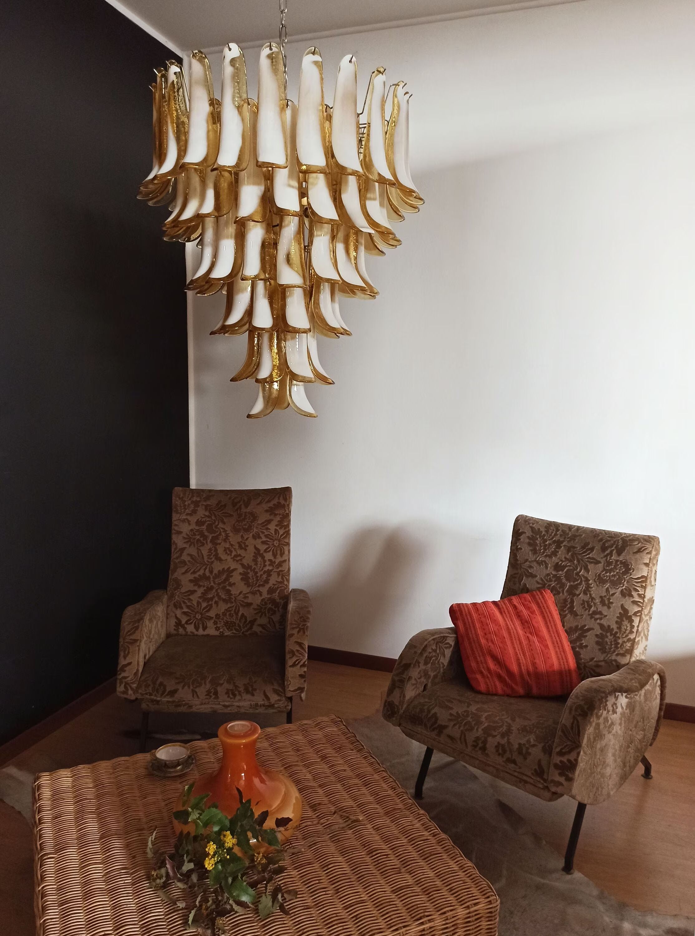Vintage chandelier 70s italian, 75 petals in murano glass caramel