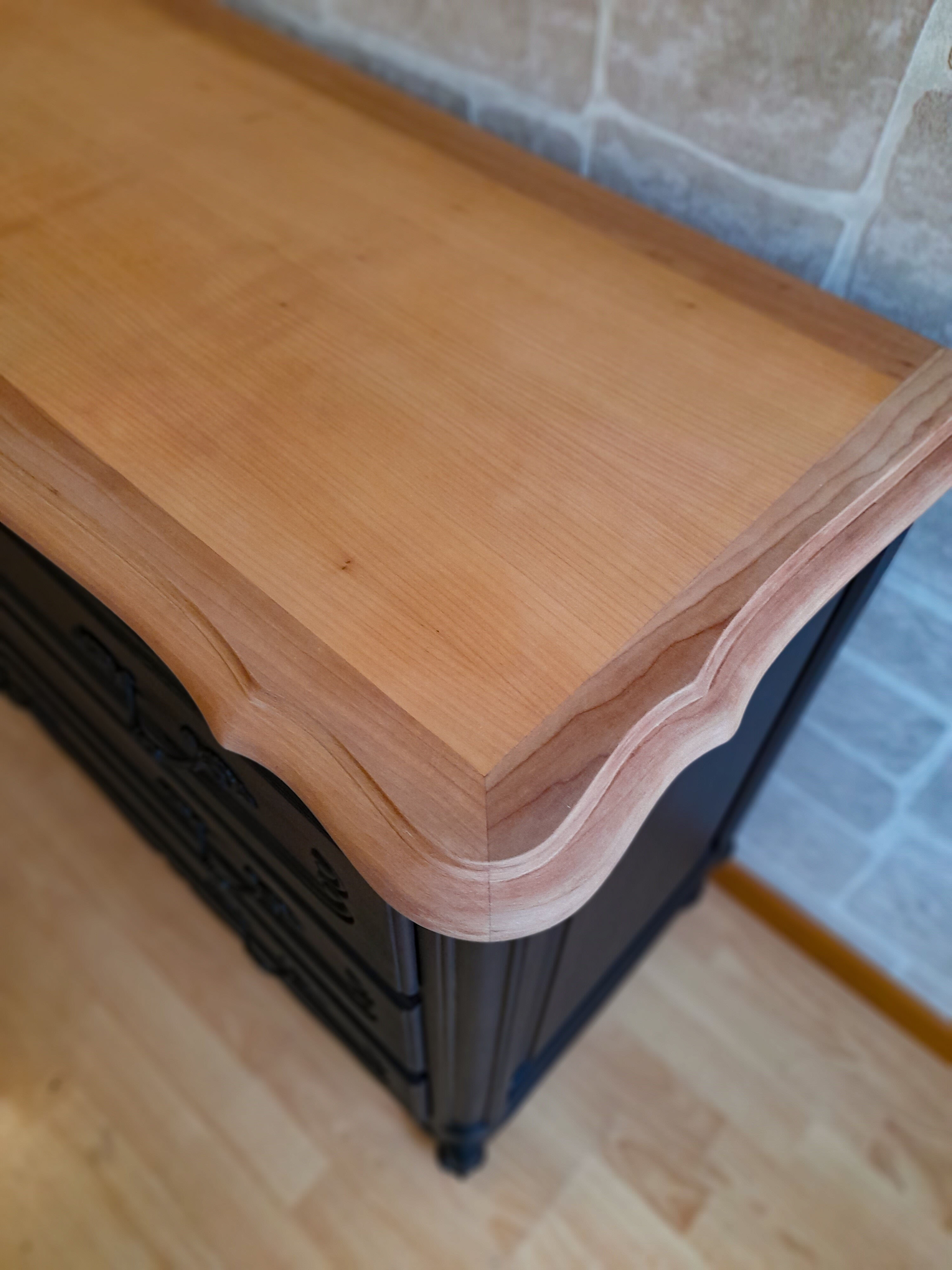 Commode style Louis XV rénovée