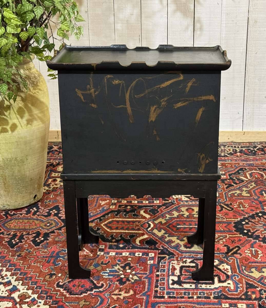 Small painted pine buffet from the 1950s, with Asian decor.