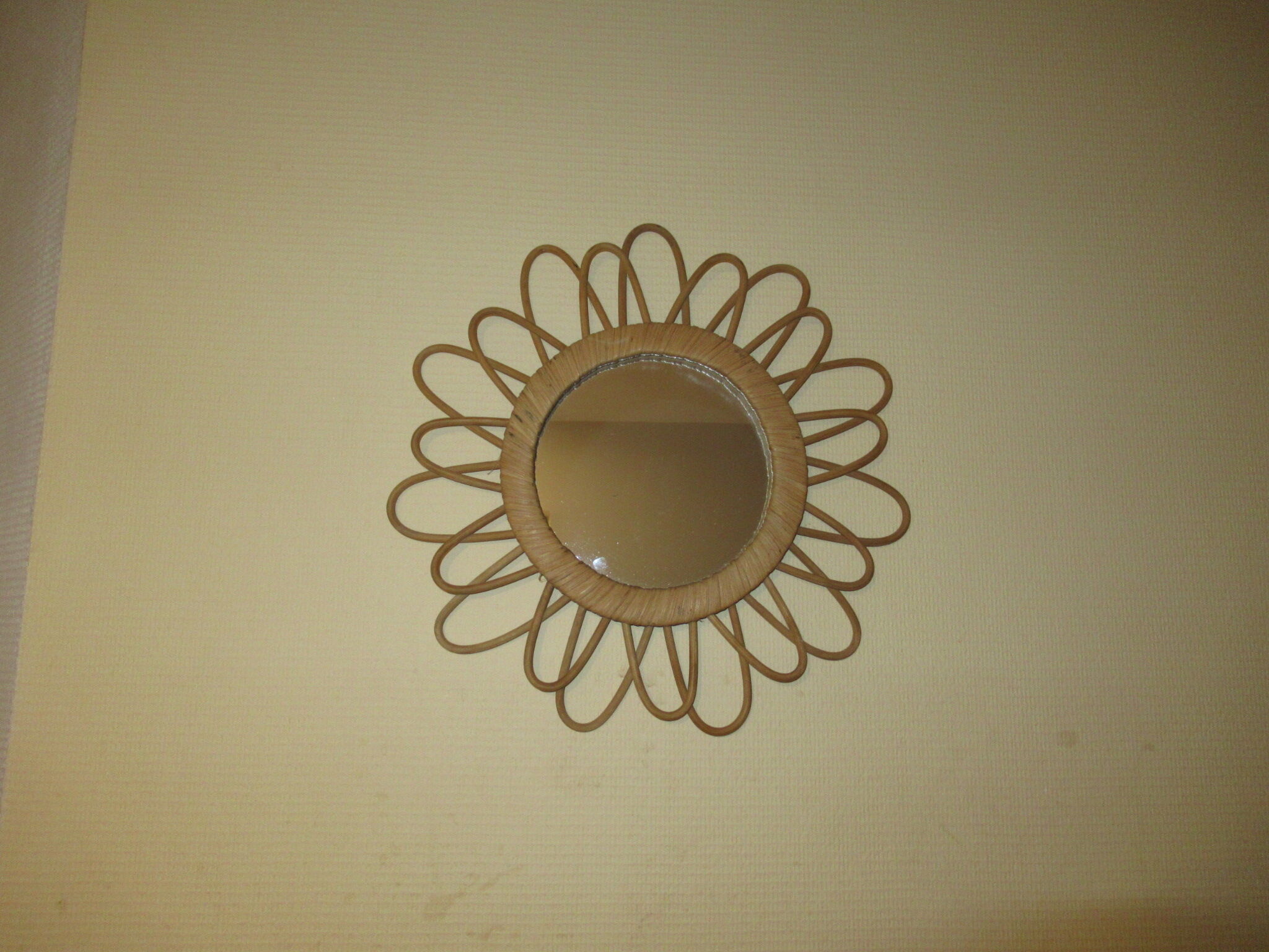 Miroir fleur rotin années 60 - 40x40cm