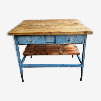 Old workbench sky blue