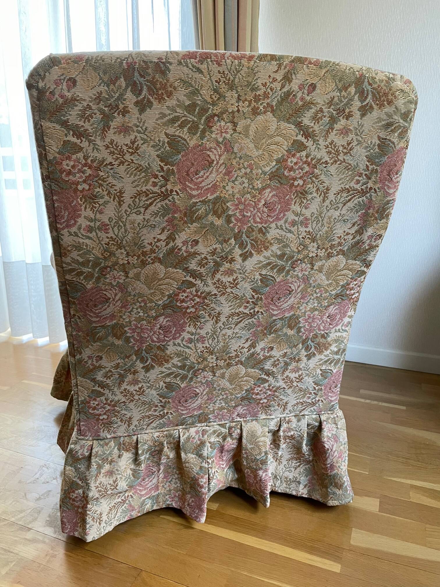 Antique toad chair