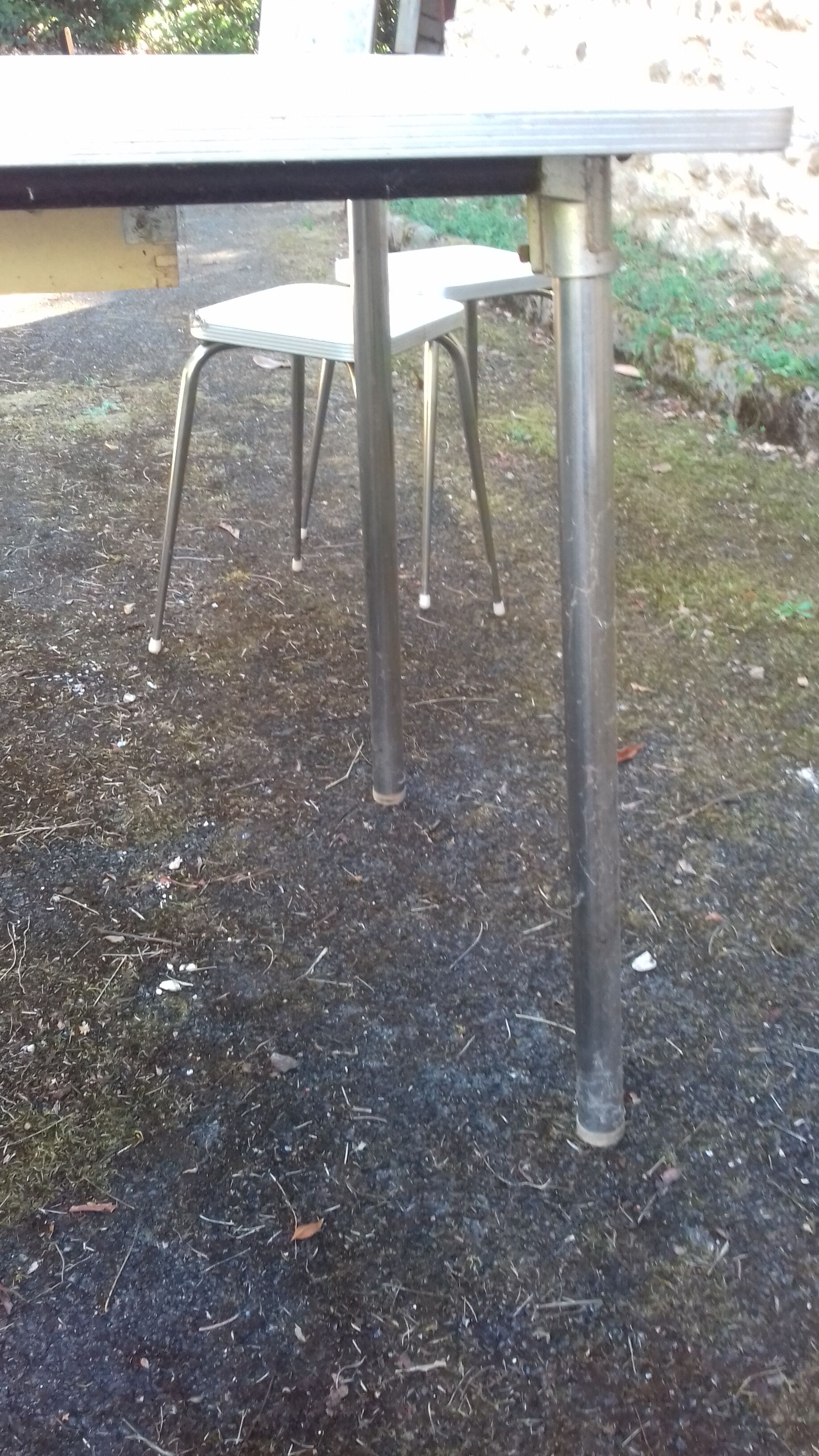 Table, chairs and stools formica