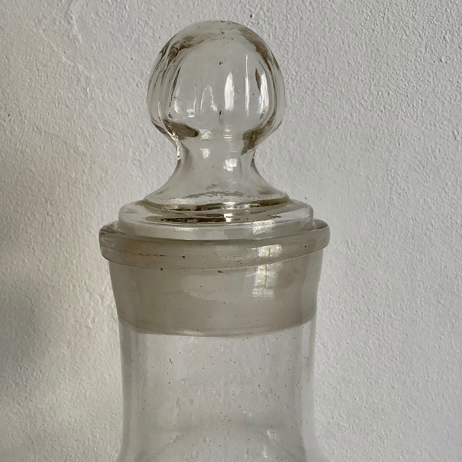 Transparent glass bottle or jar