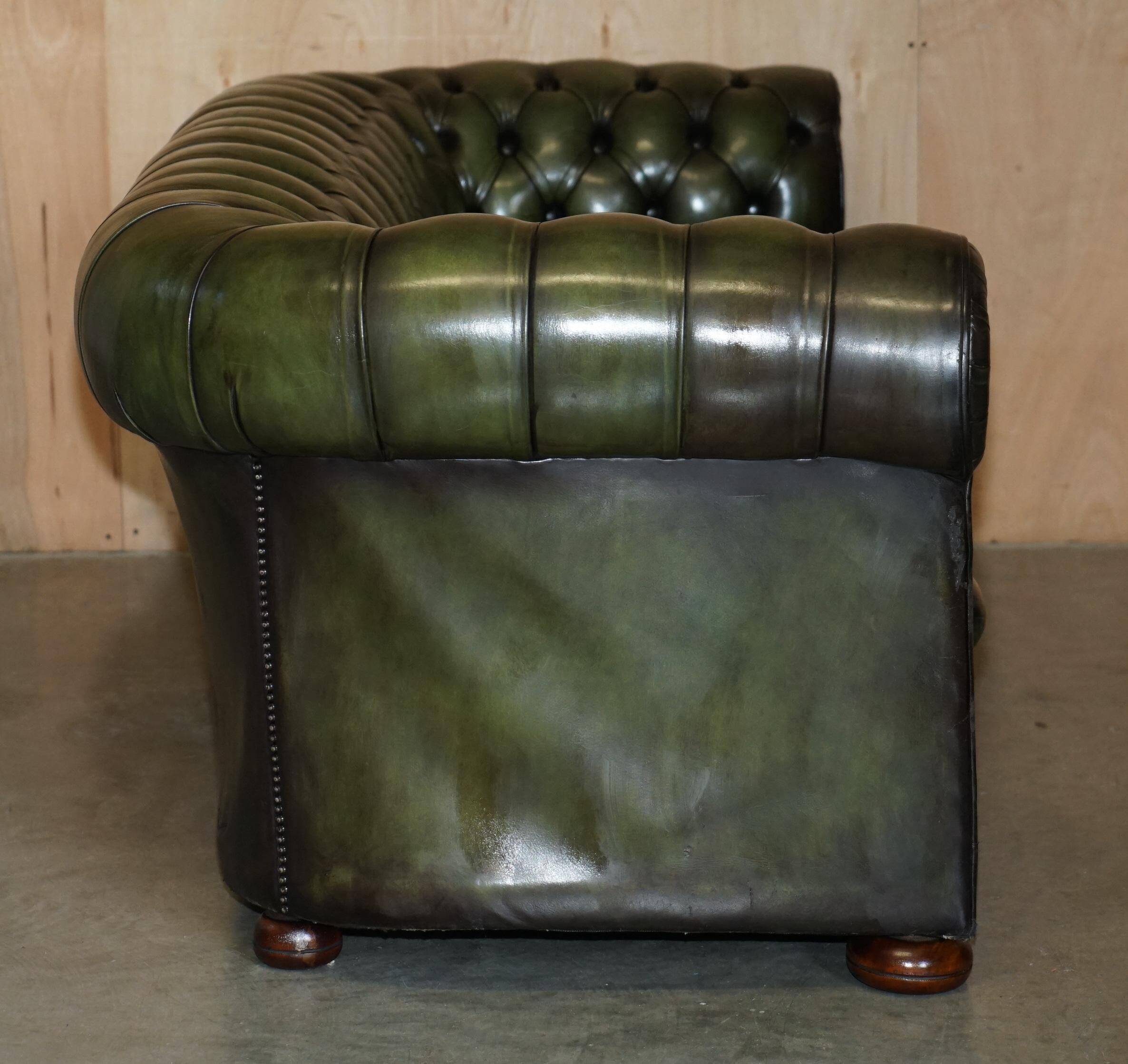 Chesterfield sofa in renovated leather, Regency style from the 1950s.